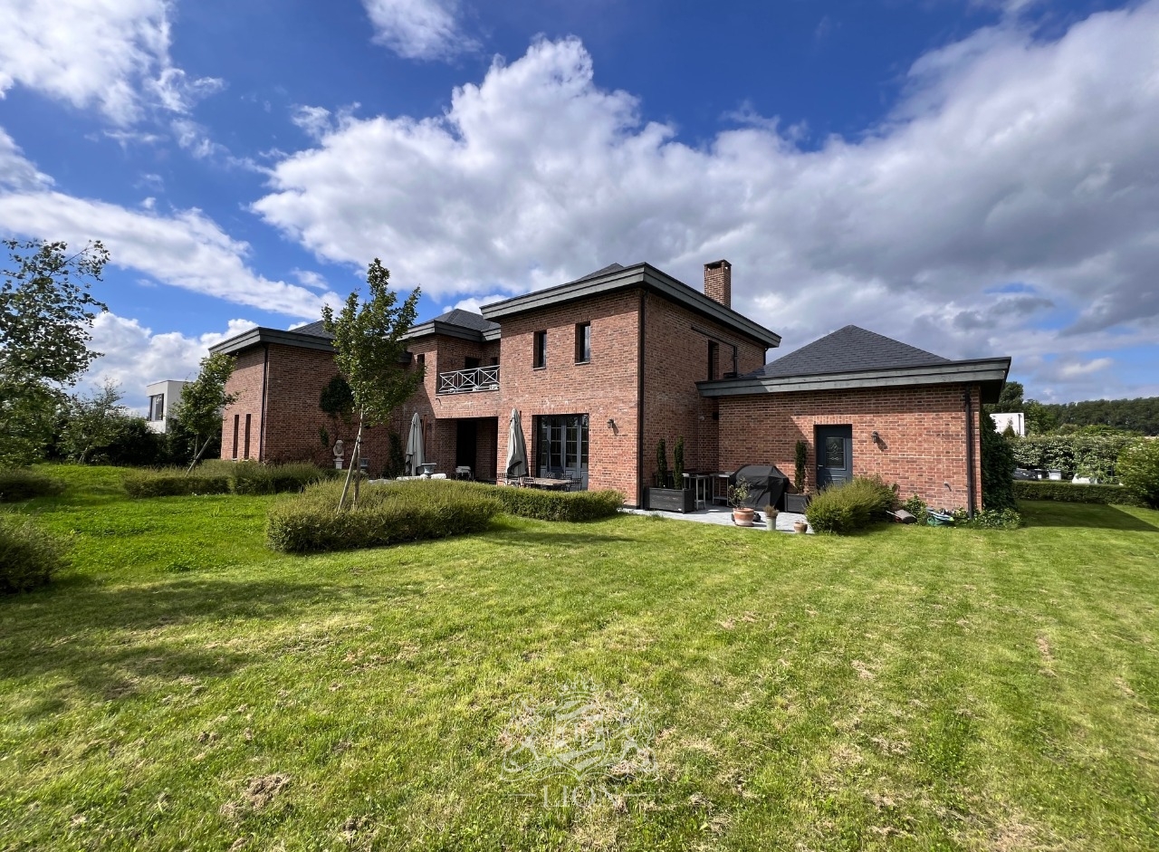 Sublime maison individuelle d architecte - Le Lion Immobilier