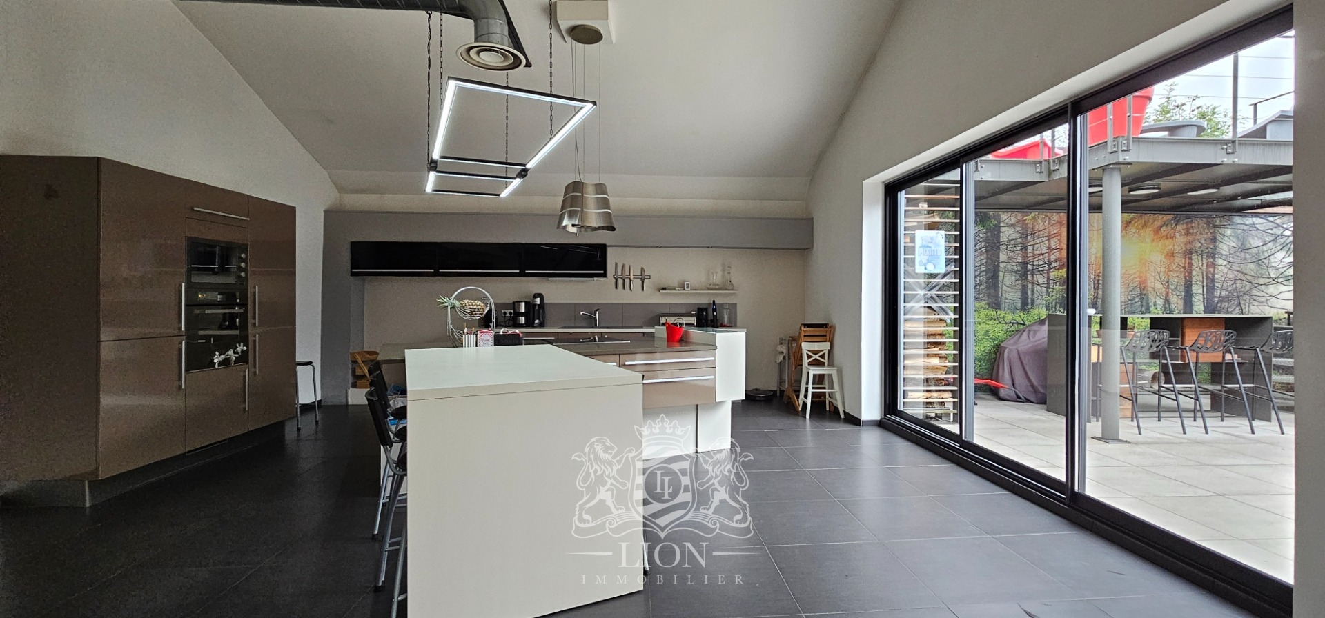 Grande maison contemporaine avec 6 chambres et garage Photo 12 - Le Lion Immobilier
