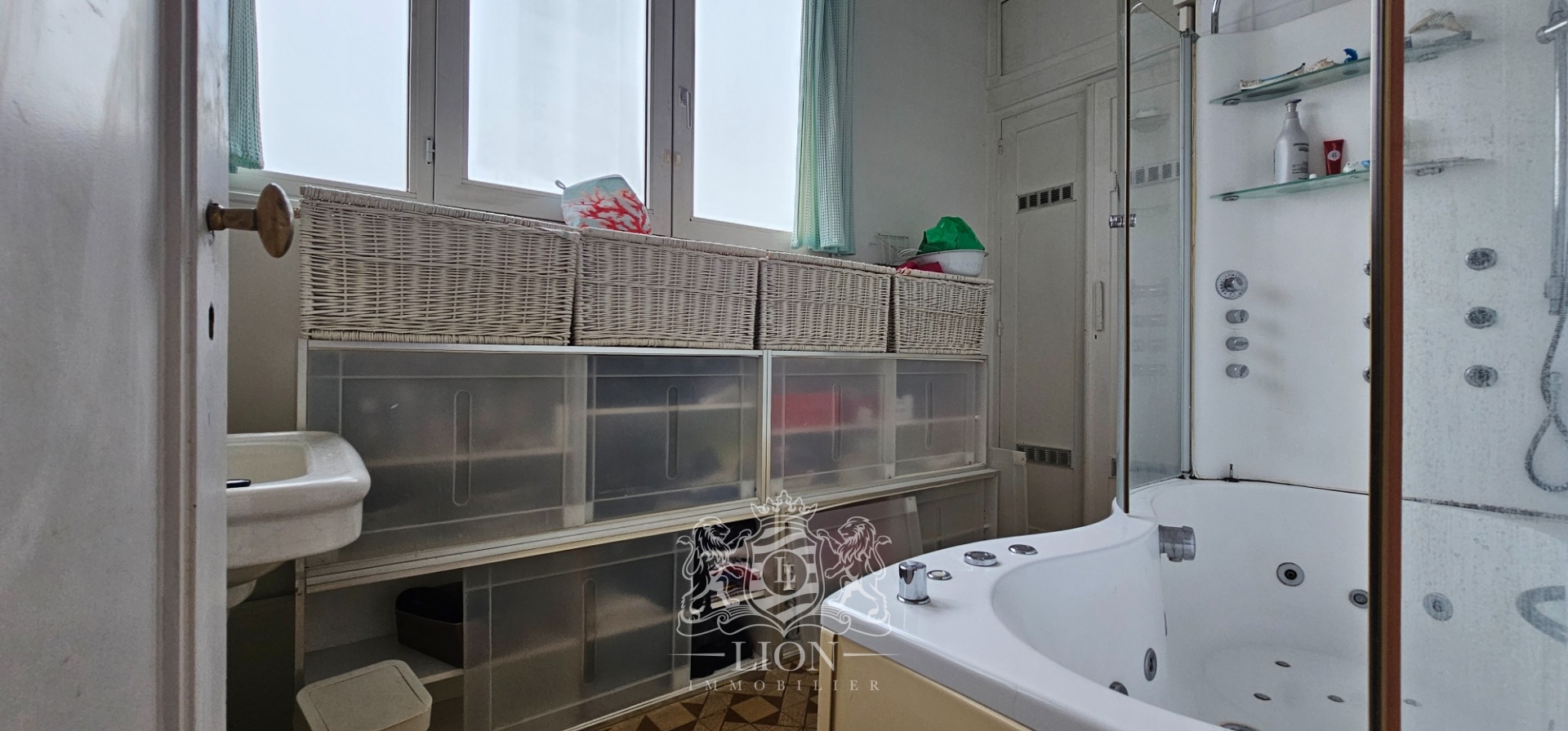 Perle rare  appartement dernier etage avec balcon et vue Photo 9 - Le Lion Immobilier