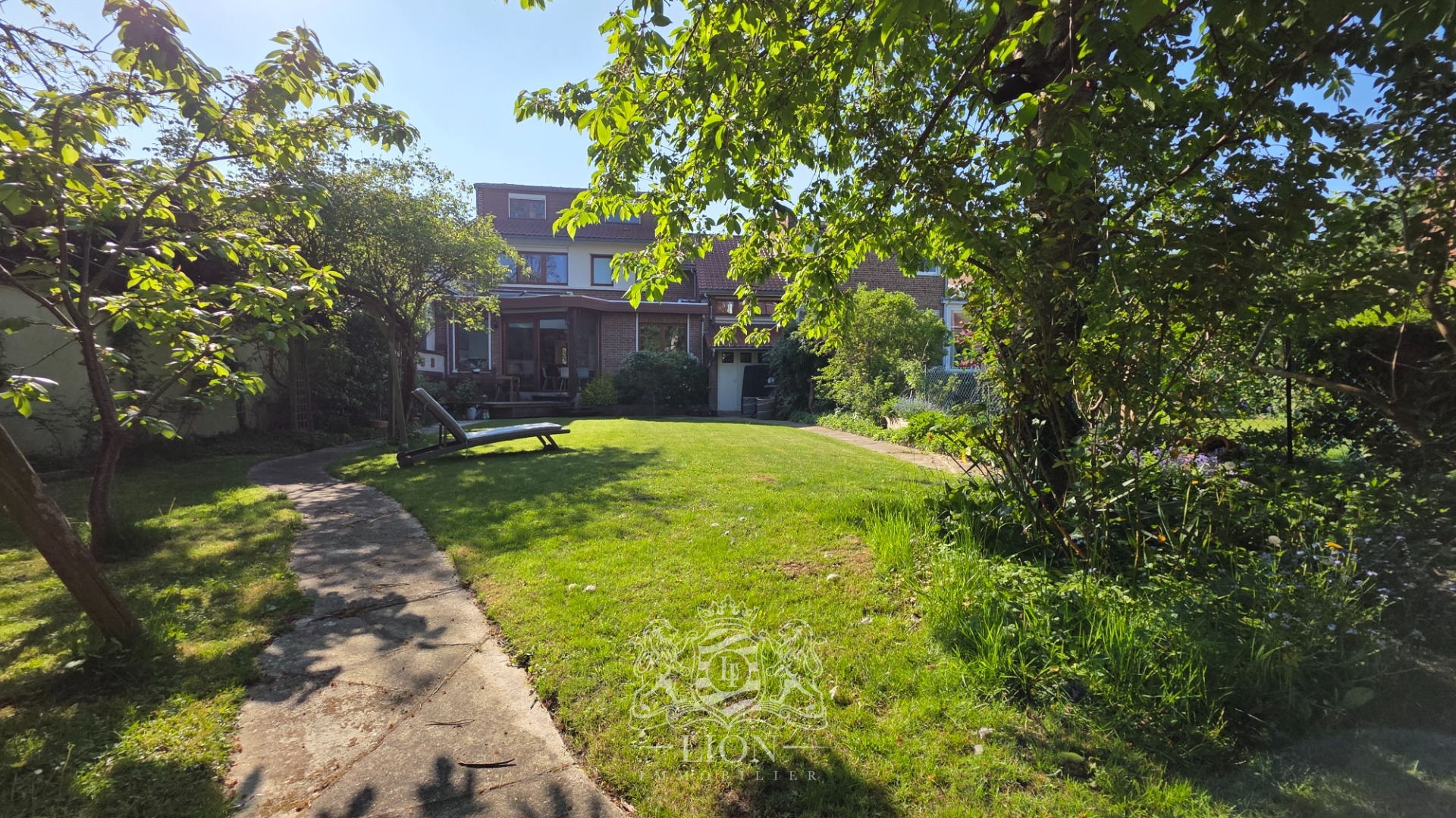 Grande maison familiale beaux volumes et vaste jardin Photo 1 - Le Lion Immobilier