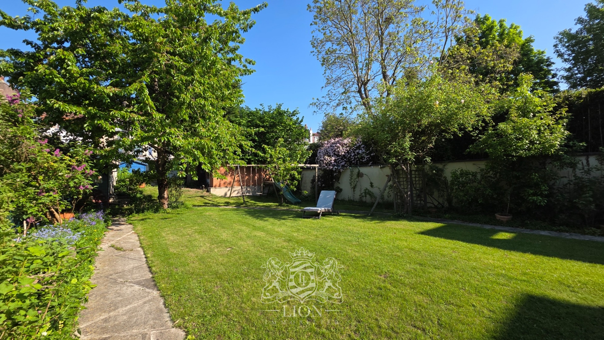 Grande maison familiale beaux volumes et vaste jardin Photo 2 - Le Lion Immobilier