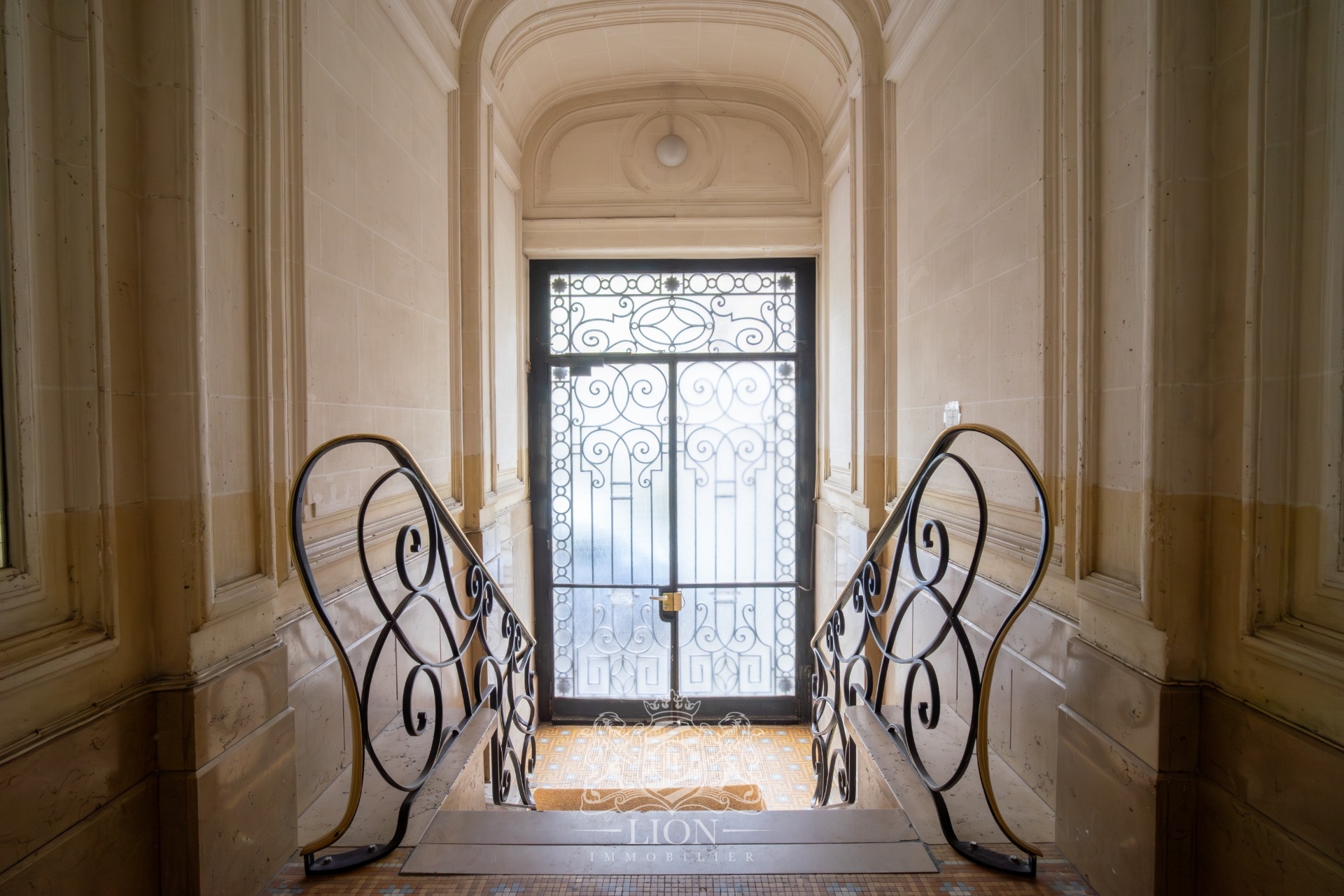 Appartement haussmannien 3 chambres et balcon  renover Photo 3 - Le Lion Immobilier