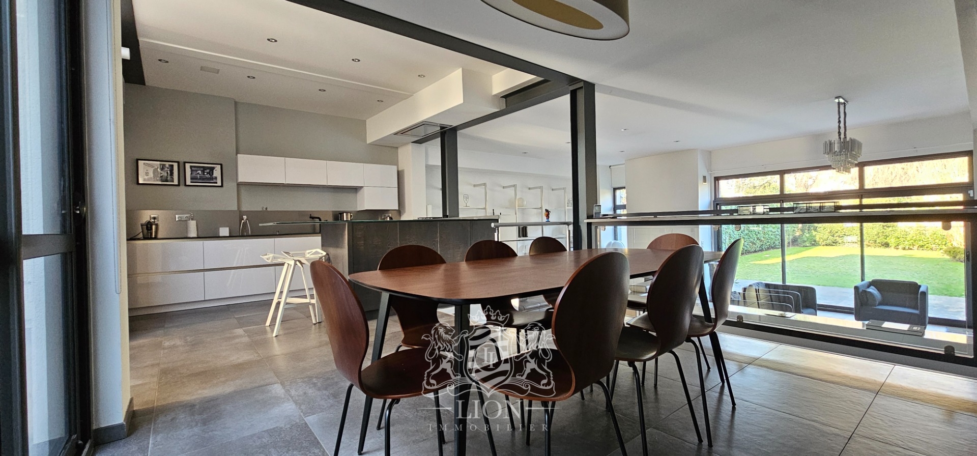 Canon d or   maison d architecte avec garage Photo 2 - Le Lion Immobilier
