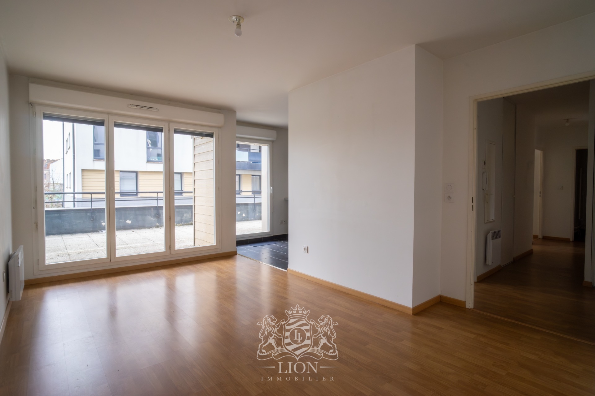 Bel appartement deux chambres terrasse et garage  Photo 2 - Le Lion Immobilier