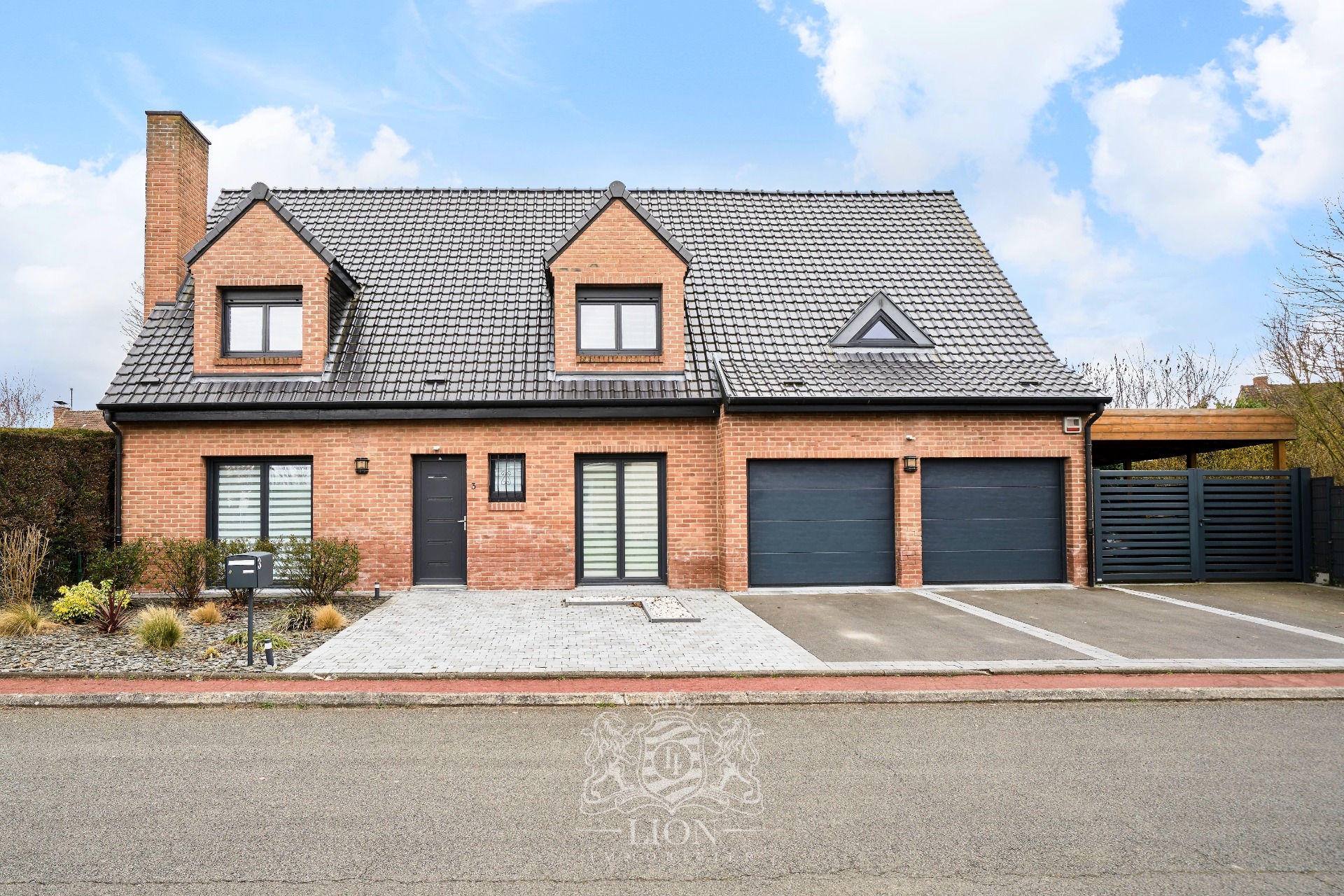 Villa contemporaine 4 5 chambres garage carport  Photo 1 - Le Lion Immobilier