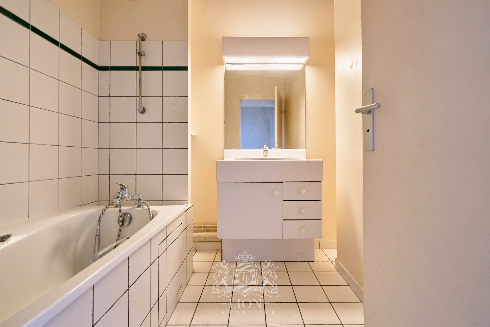 T4 proche place du lion d or parking exterieur Photo 10 - Le Lion Immobilier