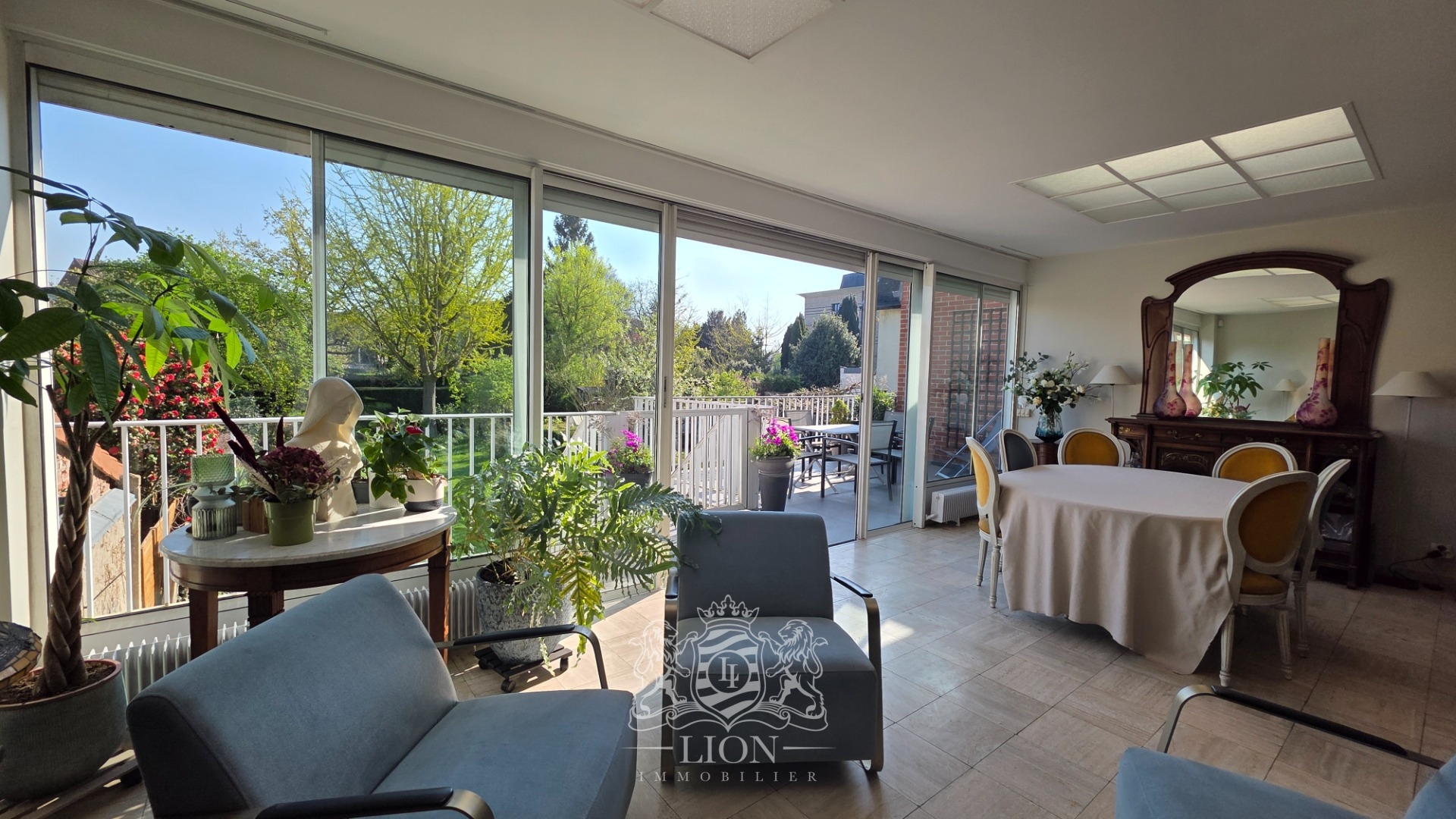 Exclusivite large maison familiale avec grand garage Photo 2 - Le Lion Immobilier