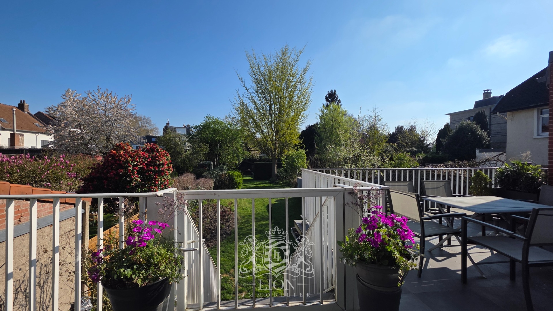 Exclusivite large maison familiale avec grand garage Photo 7 - Le Lion Immobilier