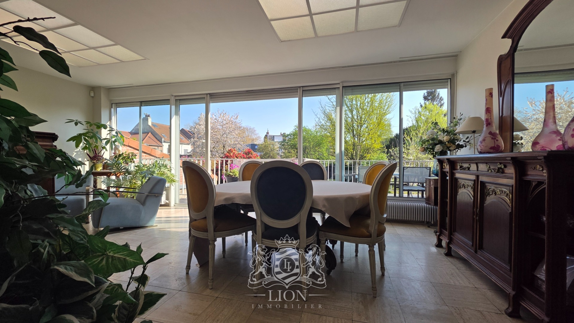 Exclusivite large maison familiale avec grand garage Photo 8 - Le Lion Immobilier