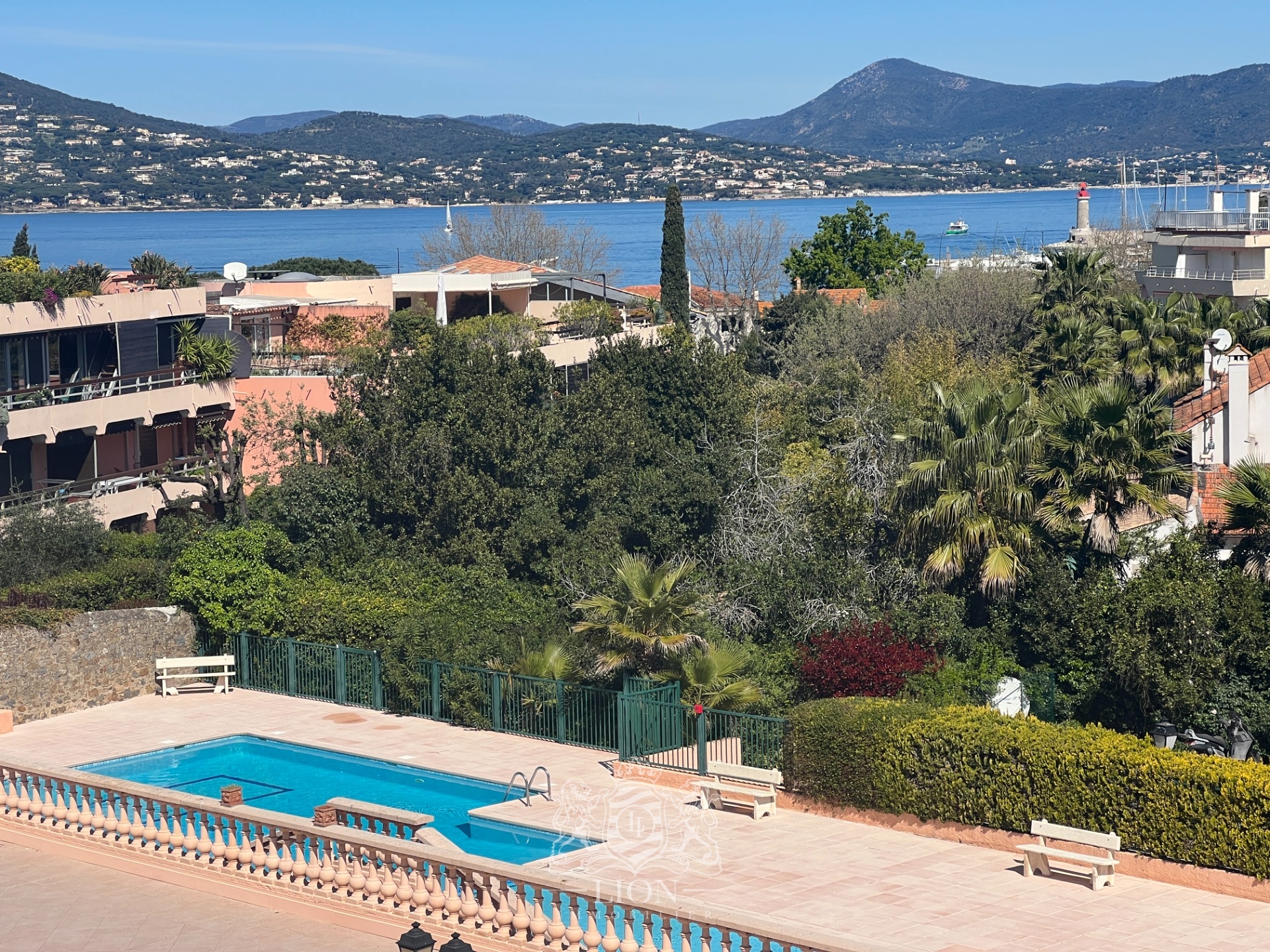 Appartement t3 saint tropez vue mer et clocher Photo 2 - Le Lion Immobilier