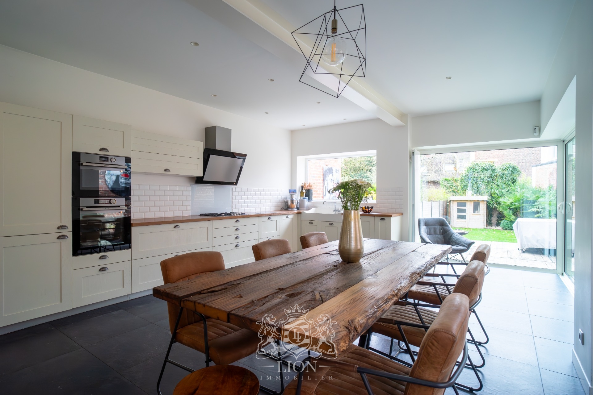 Magnifique maison de caractere avec jardin et parking Photo 3 - Le Lion Immobilier Magnifique maison de caractere avec jardin et parking Photo 3 - Le Lion Immobilier