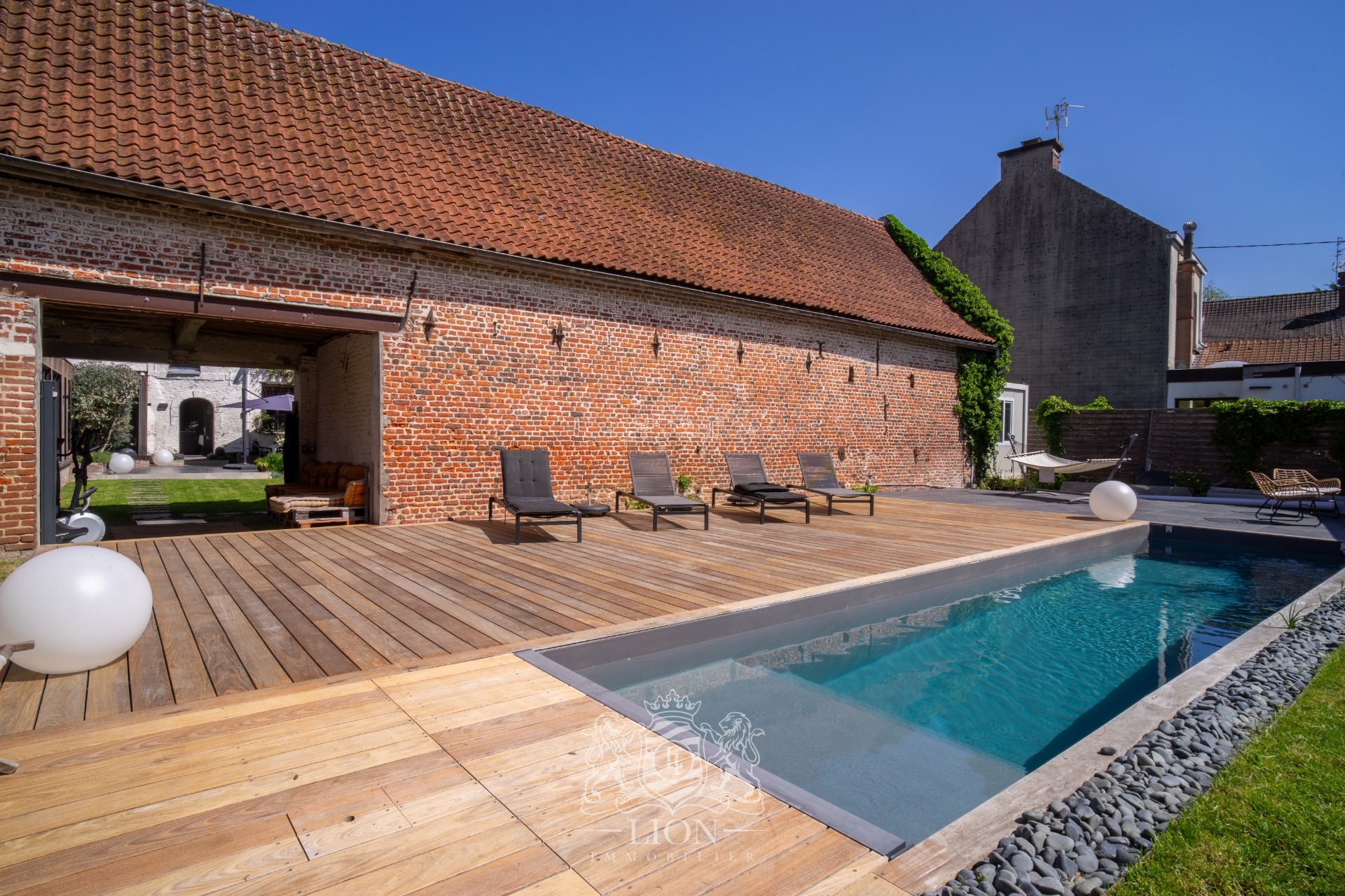 Superbe ferme au carre avec piscine - Le Lion Immobilier