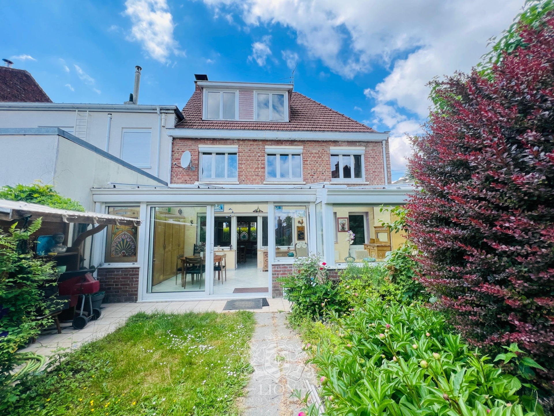 Grande maison semi individuelle avec garage Photo 1 - Le Lion Immobilier