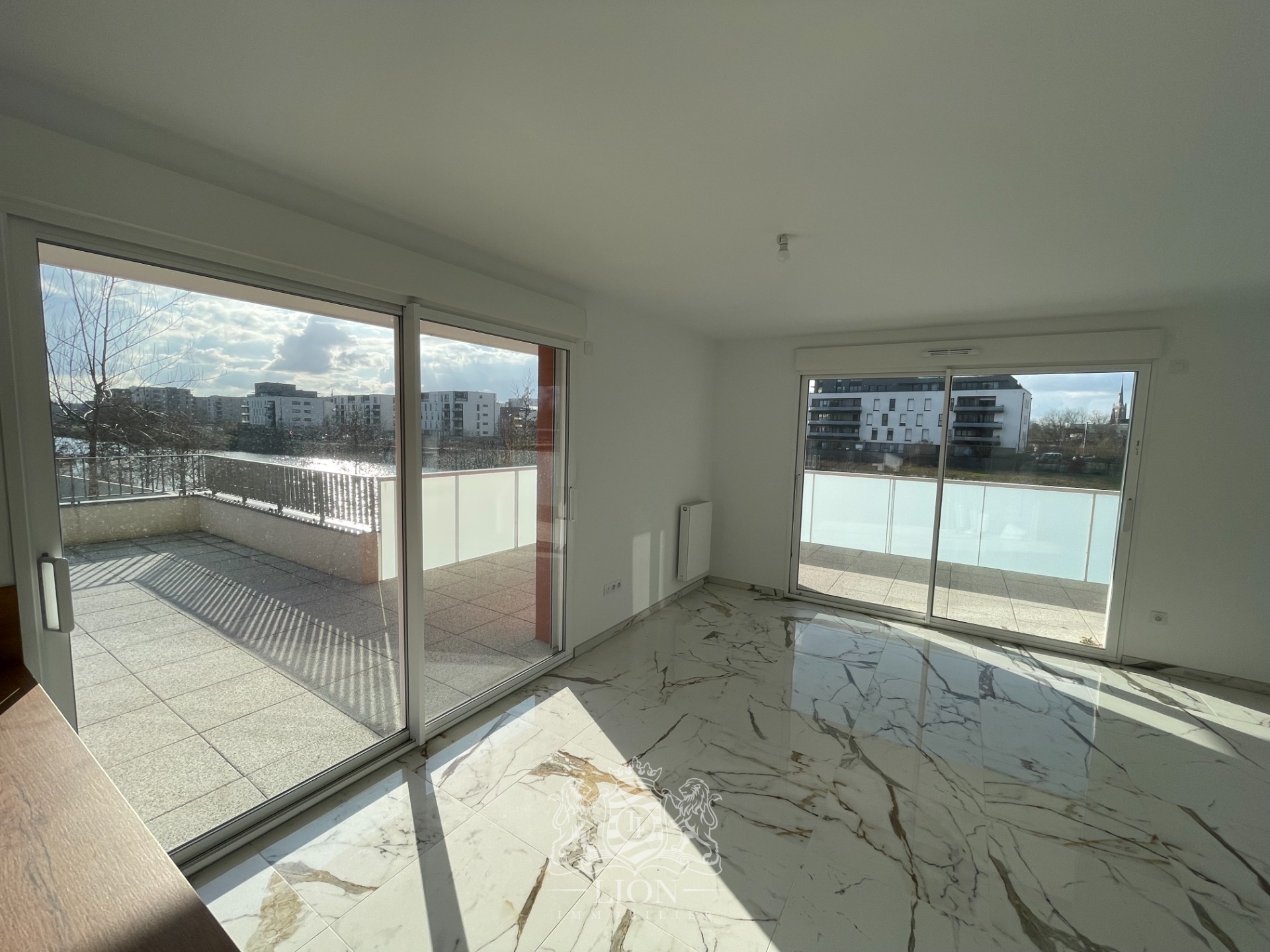 Magnifique appartement t4 vue deule avec grande terrasse Photo 3 - Le Lion Immobilier