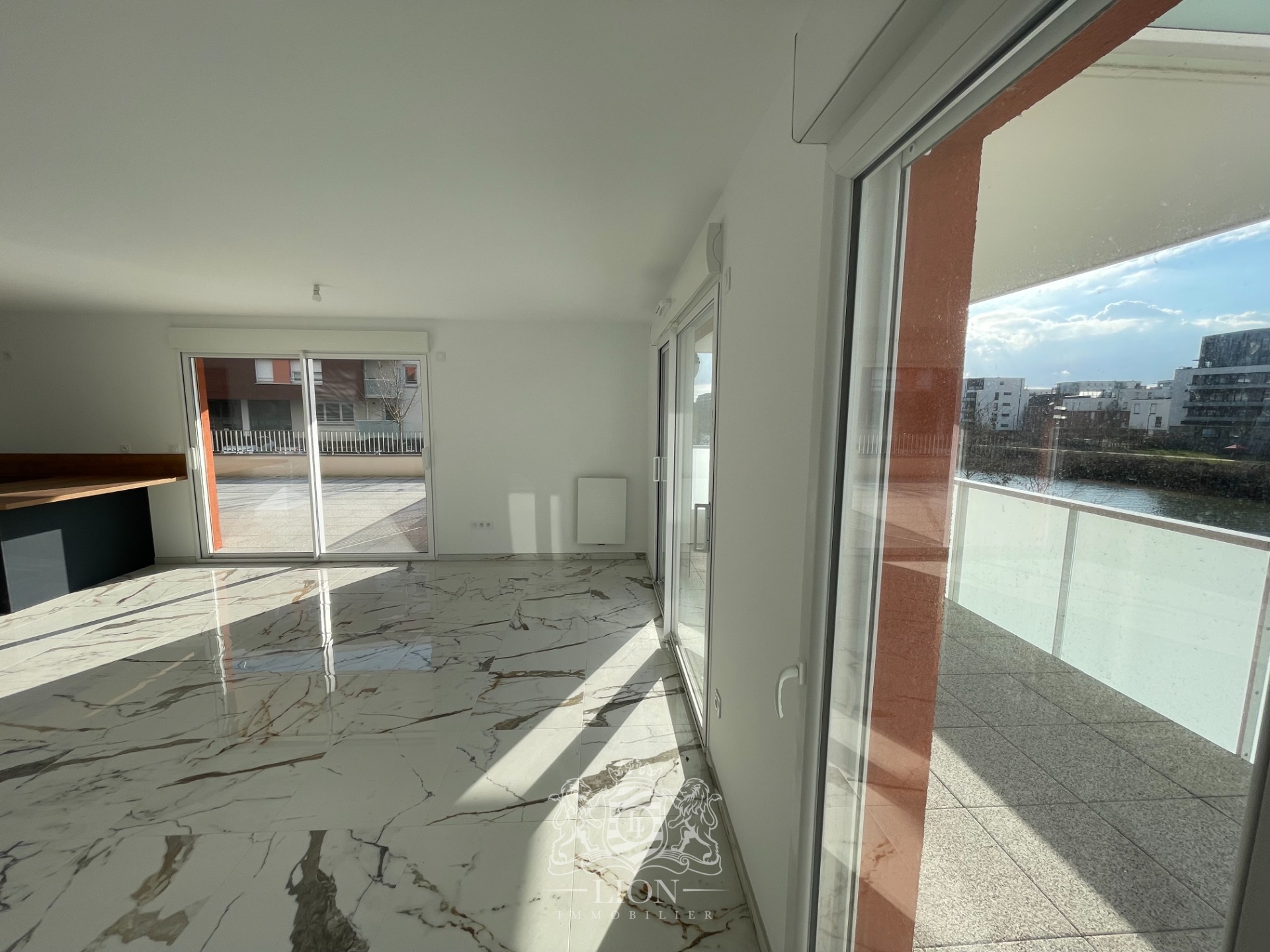 Magnifique appartement t4 vue deule avec grande terrasse Photo 5 - Le Lion Immobilier
