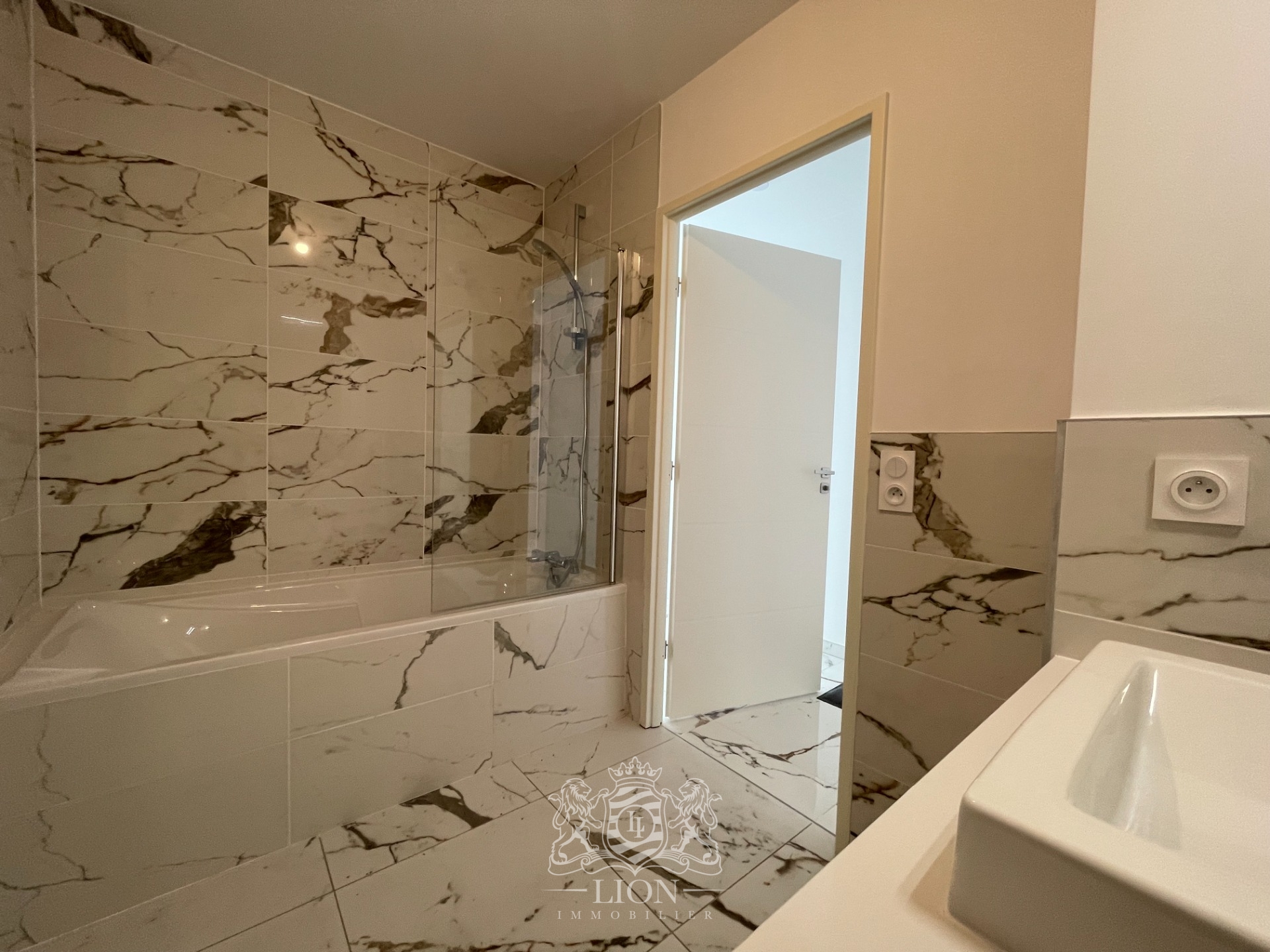 Magnifique appartement t4 vue deule avec grande terrasse Photo 7 - Le Lion Immobilier