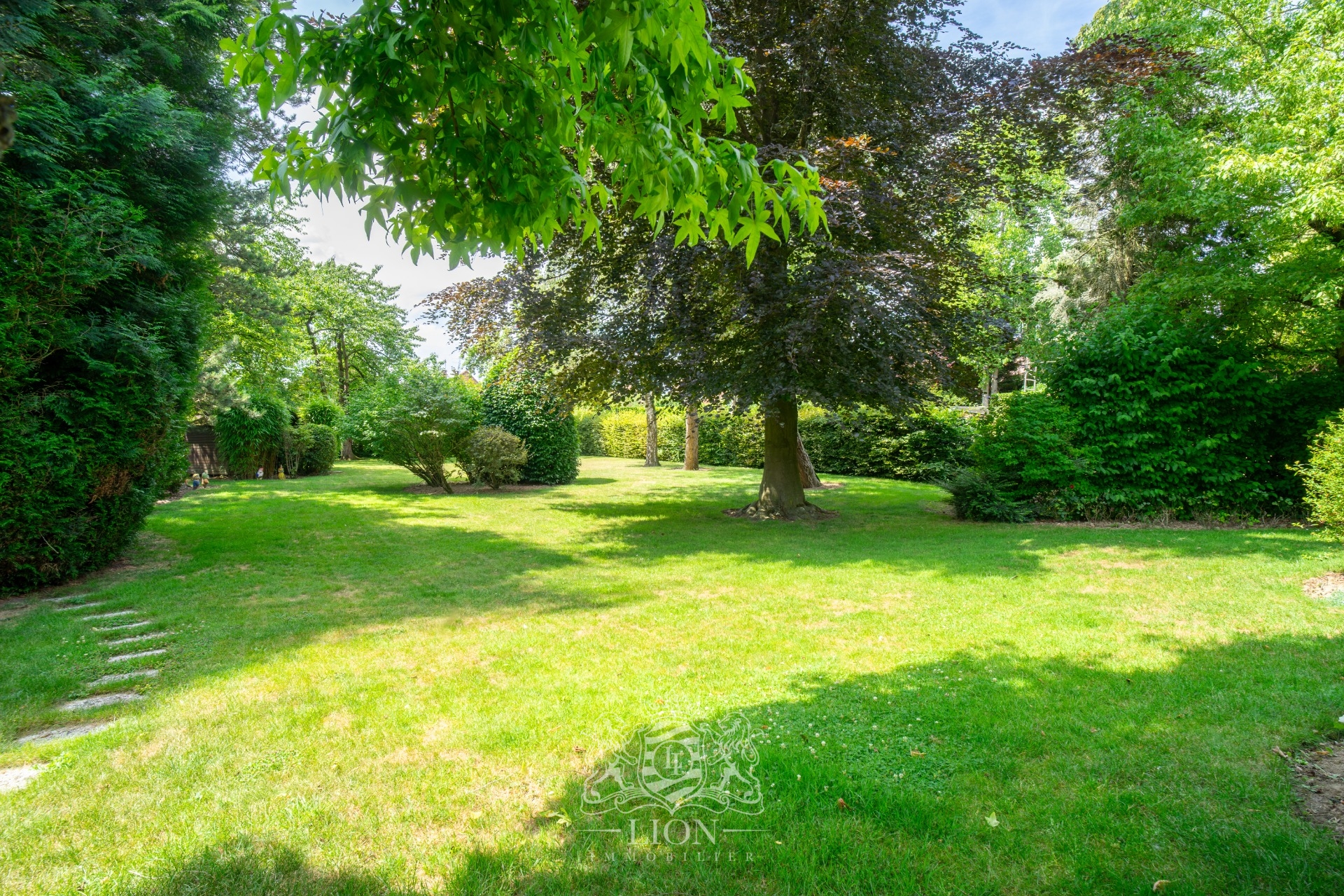 Belle maison individuelle avec grand jardin verdoyant Photo 2 - Le Lion Immobilier