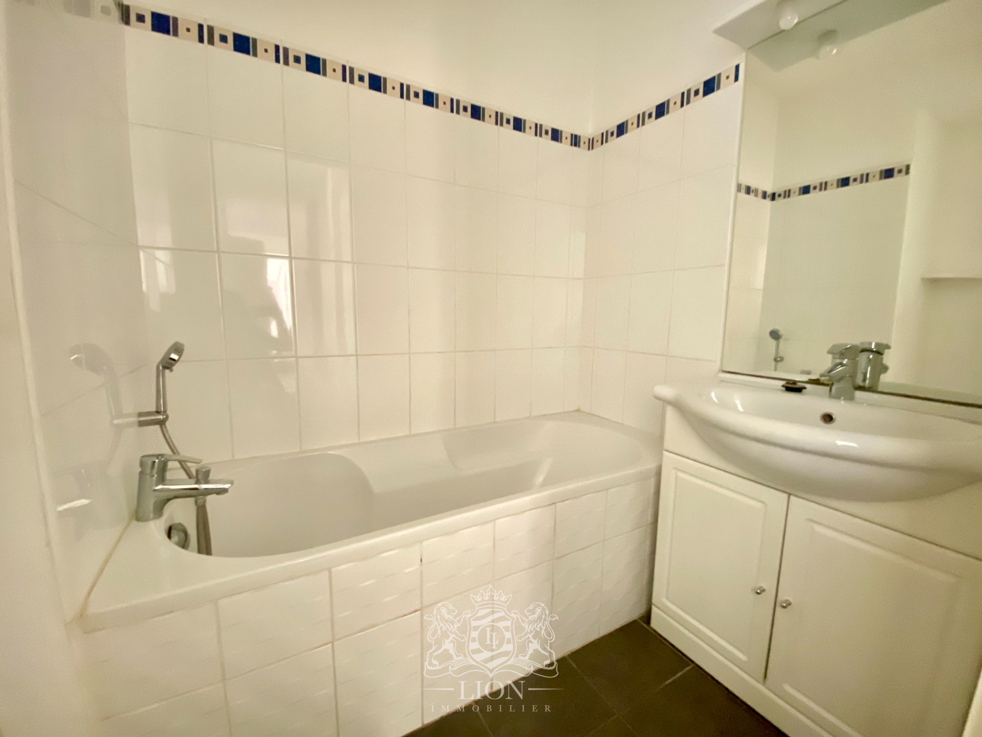 Rez de jardin deux chambres jardin et parking  Photo 5 - Le Lion Immobilier