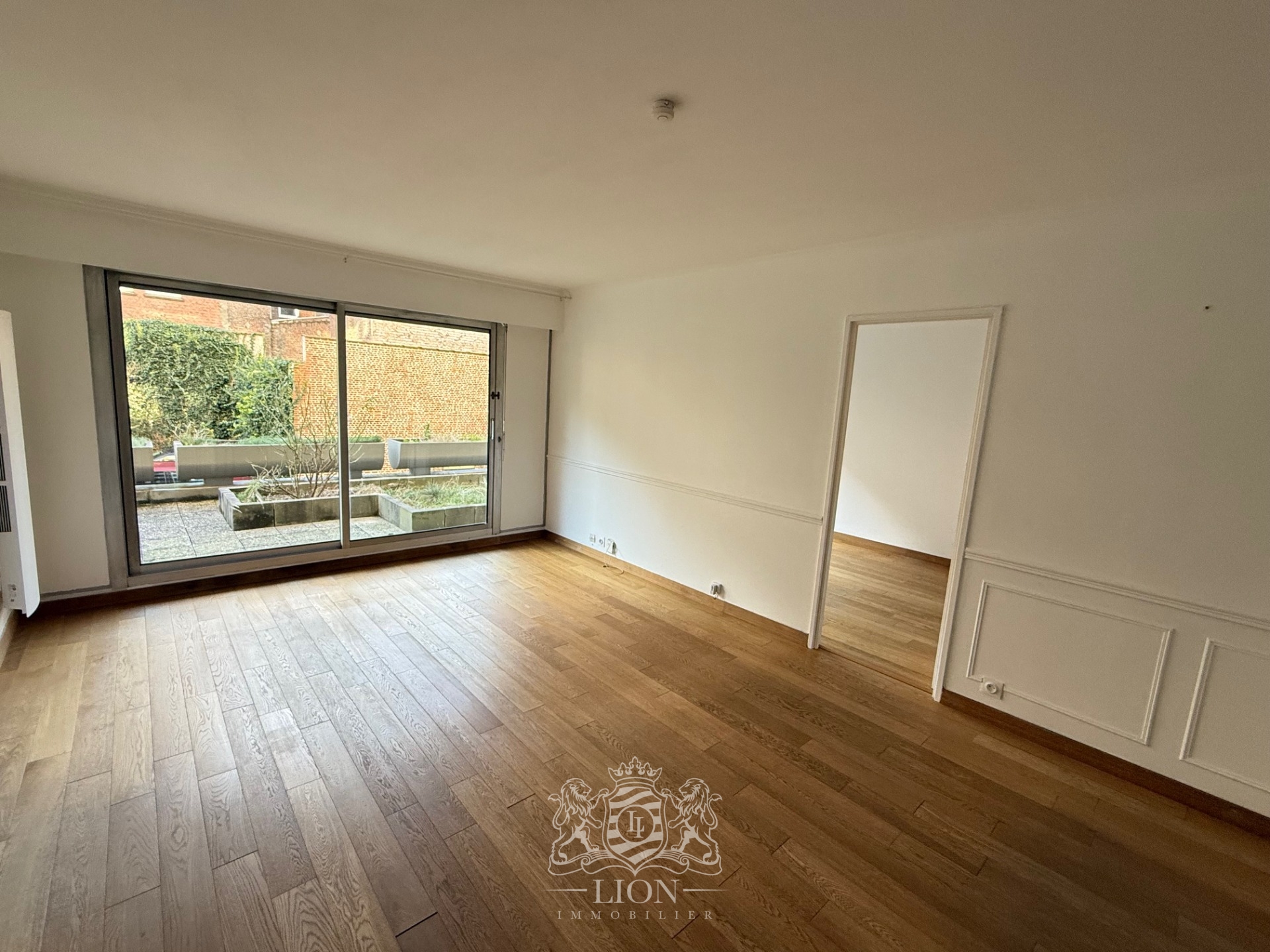 Apjy lille centre t2 non meuble avec terrasse et parking Photo 1 - Le Lion Immobilier