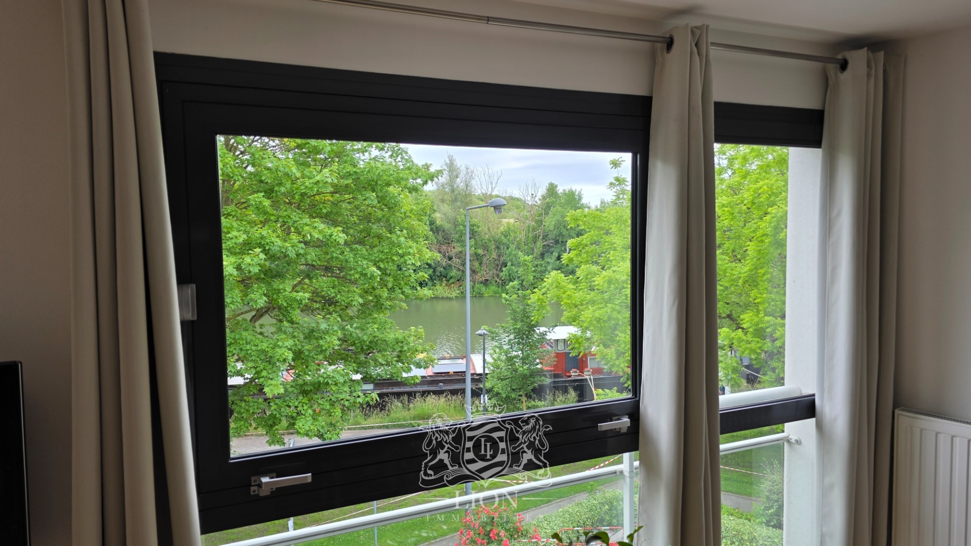 Grand t4 en bord de deule avec terrasse et garage Photo 2 - Le Lion Immobilier