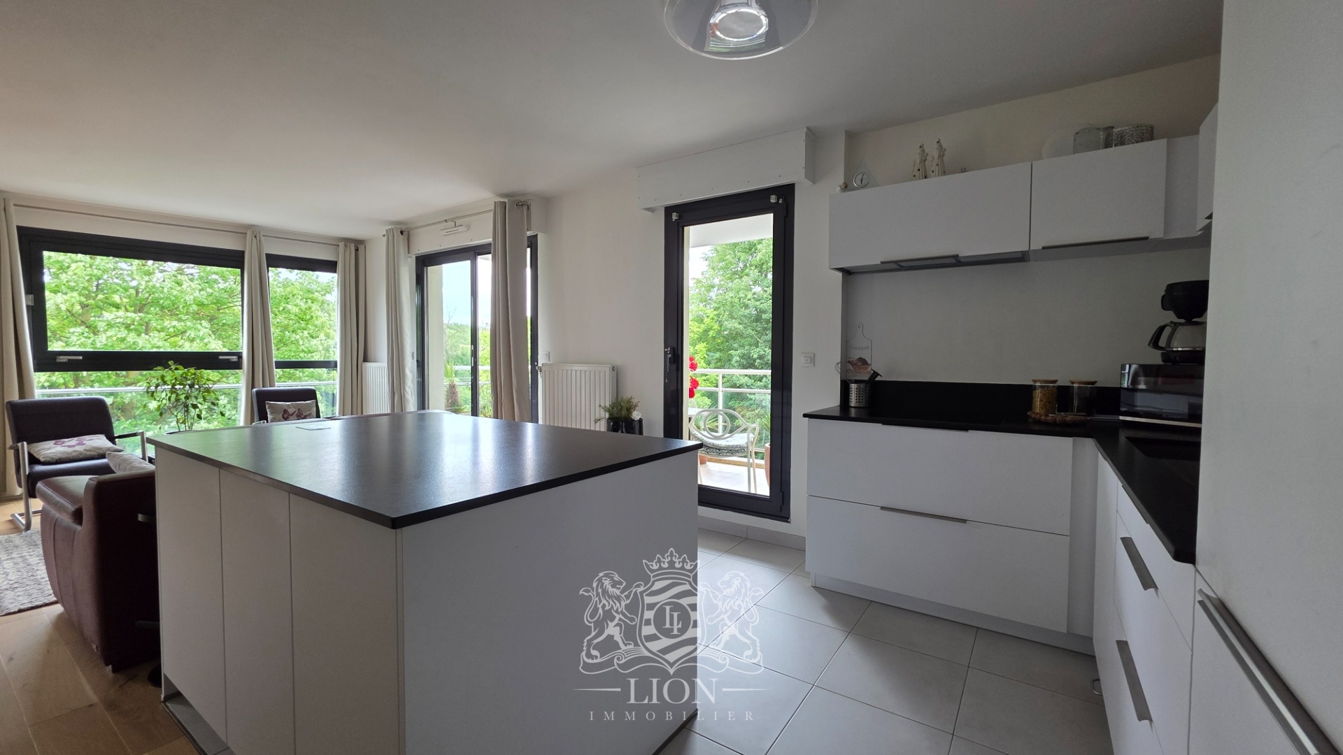 Grand t4 en bord de deule avec terrasse et garage Photo 4 - Le Lion Immobilier