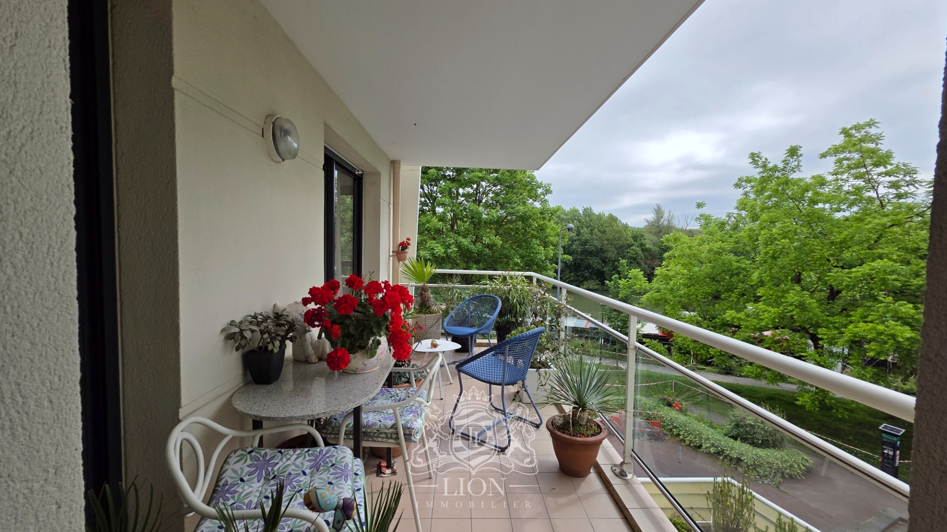 Grand t4 en bord de deule avec terrasse et garage Photo 14 - Le Lion Immobilier