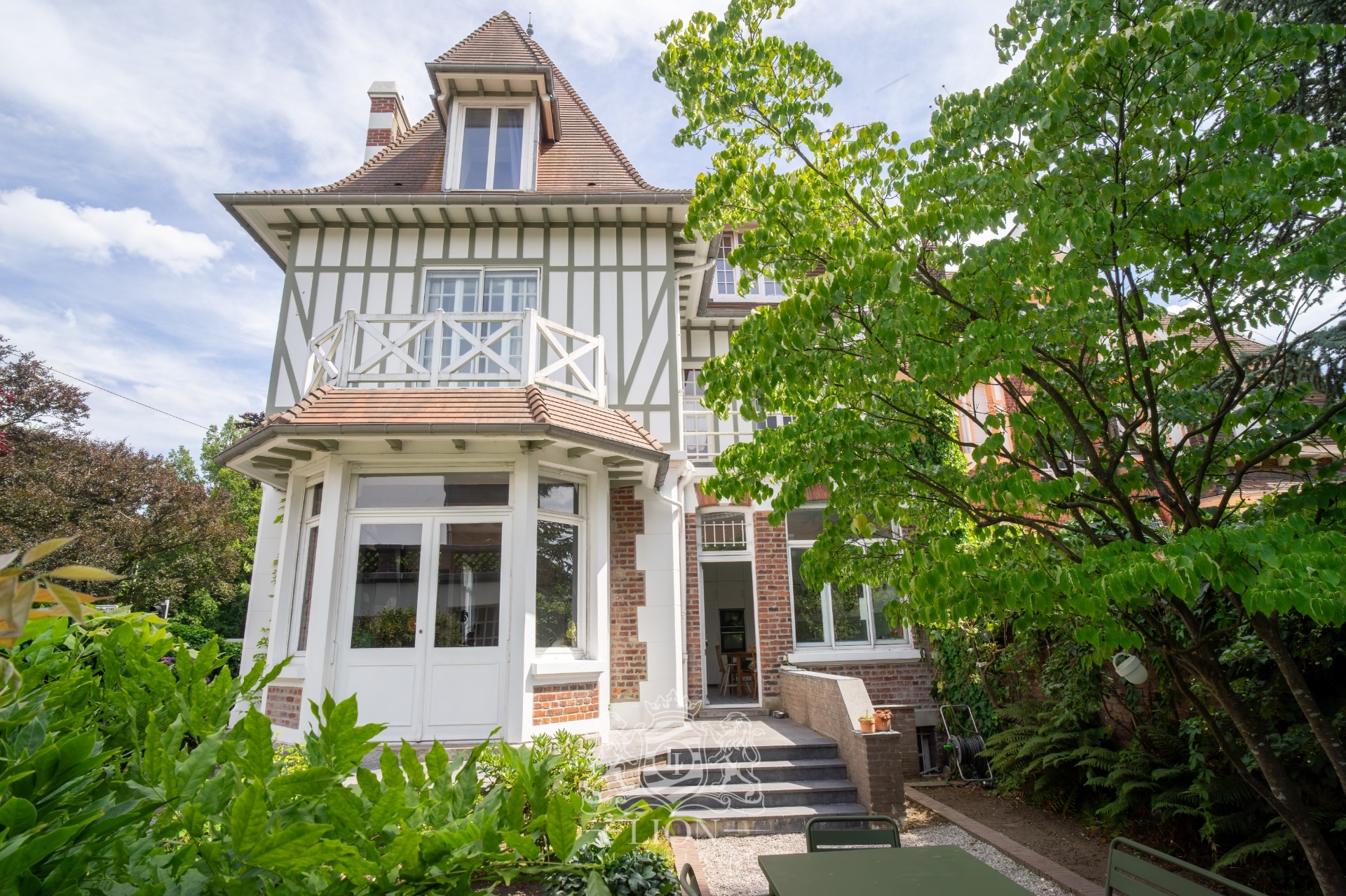 Demeure de famille anglo normande avec cachet preserve Photo 1 - Le Lion Immobilier Demeure de famille anglo normande avec cachet preserve Photo 1 - Le Lion Immobilier