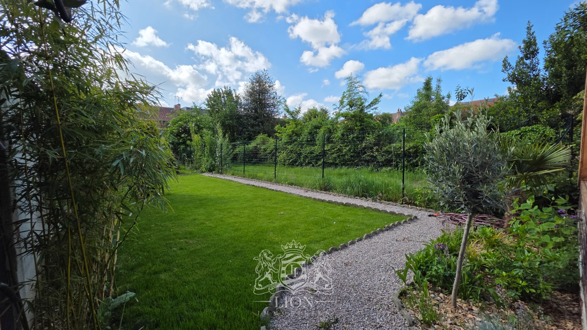 Maison semi individuelle renovee avec grand jardin Photo 1 - Le Lion Immobilier