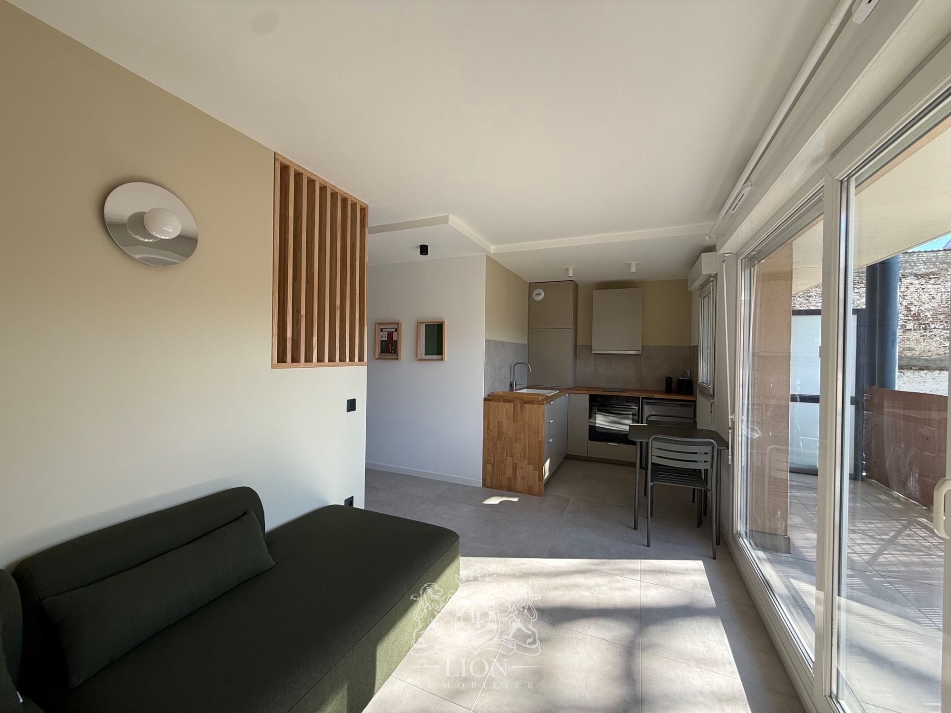 Aqtk vieux lille t1 bis meuble avec terrasse et parking Photo 2 - Le Lion Immobilier