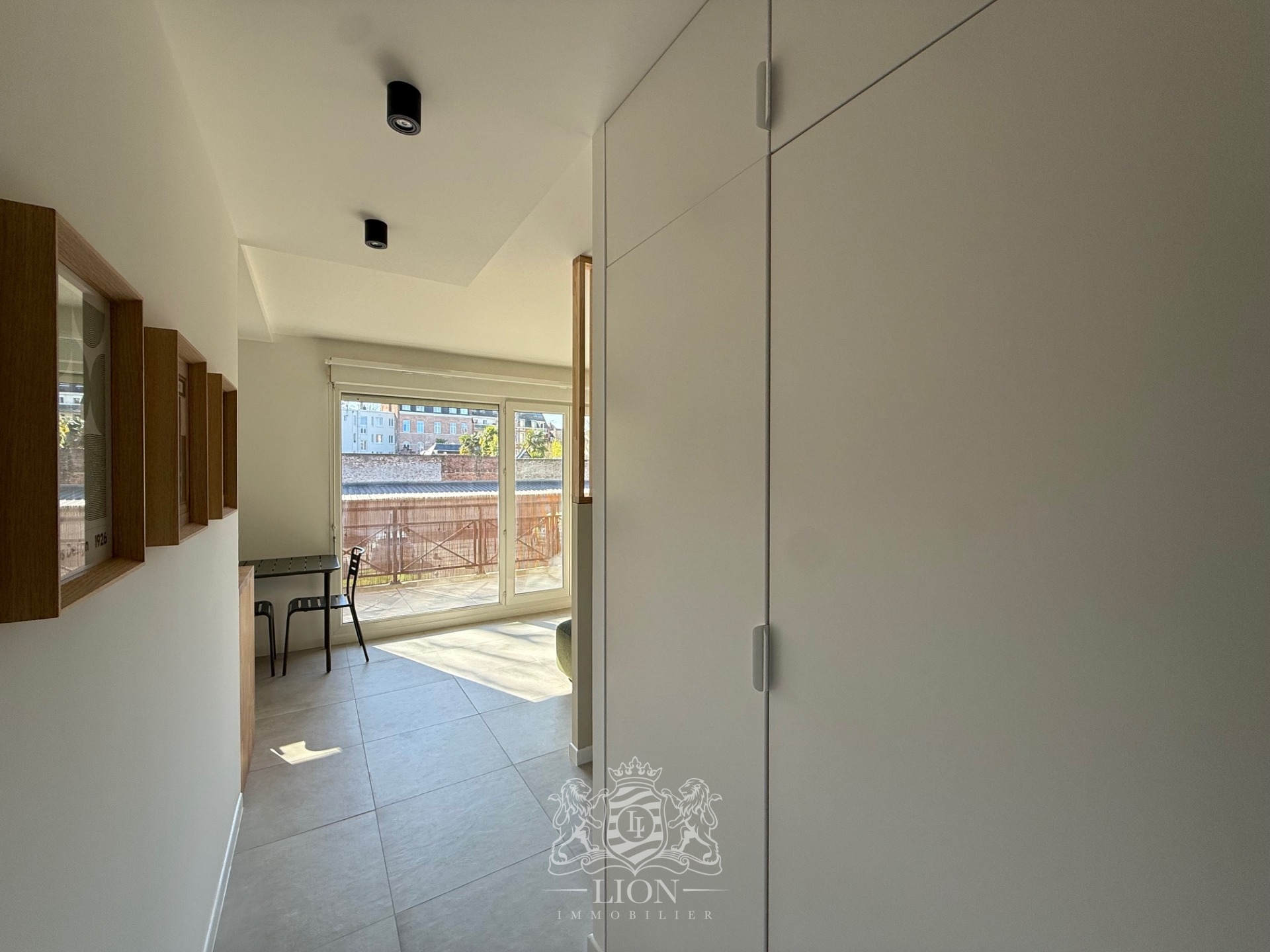 Aqtk vieux lille t1 bis meuble avec terrasse et parking Photo 5 - Le Lion Immobilier