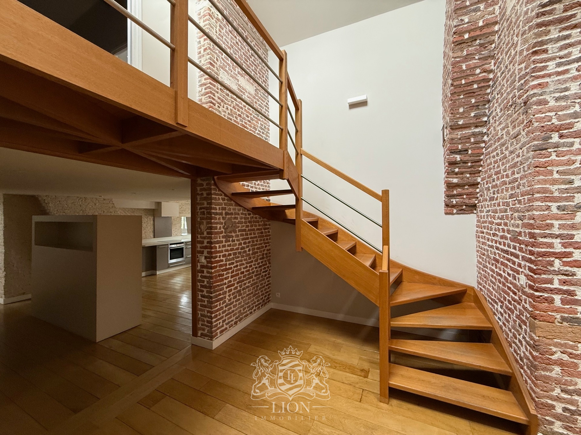 Aqvw vieux lille type 5 en duplex avec parking Photo 2 - Le Lion Immobilier