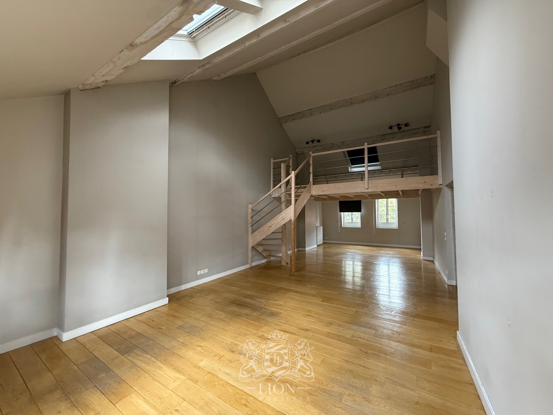 Aqvw vieux lille type 5 en duplex avec parking Photo 3 - Le Lion Immobilier