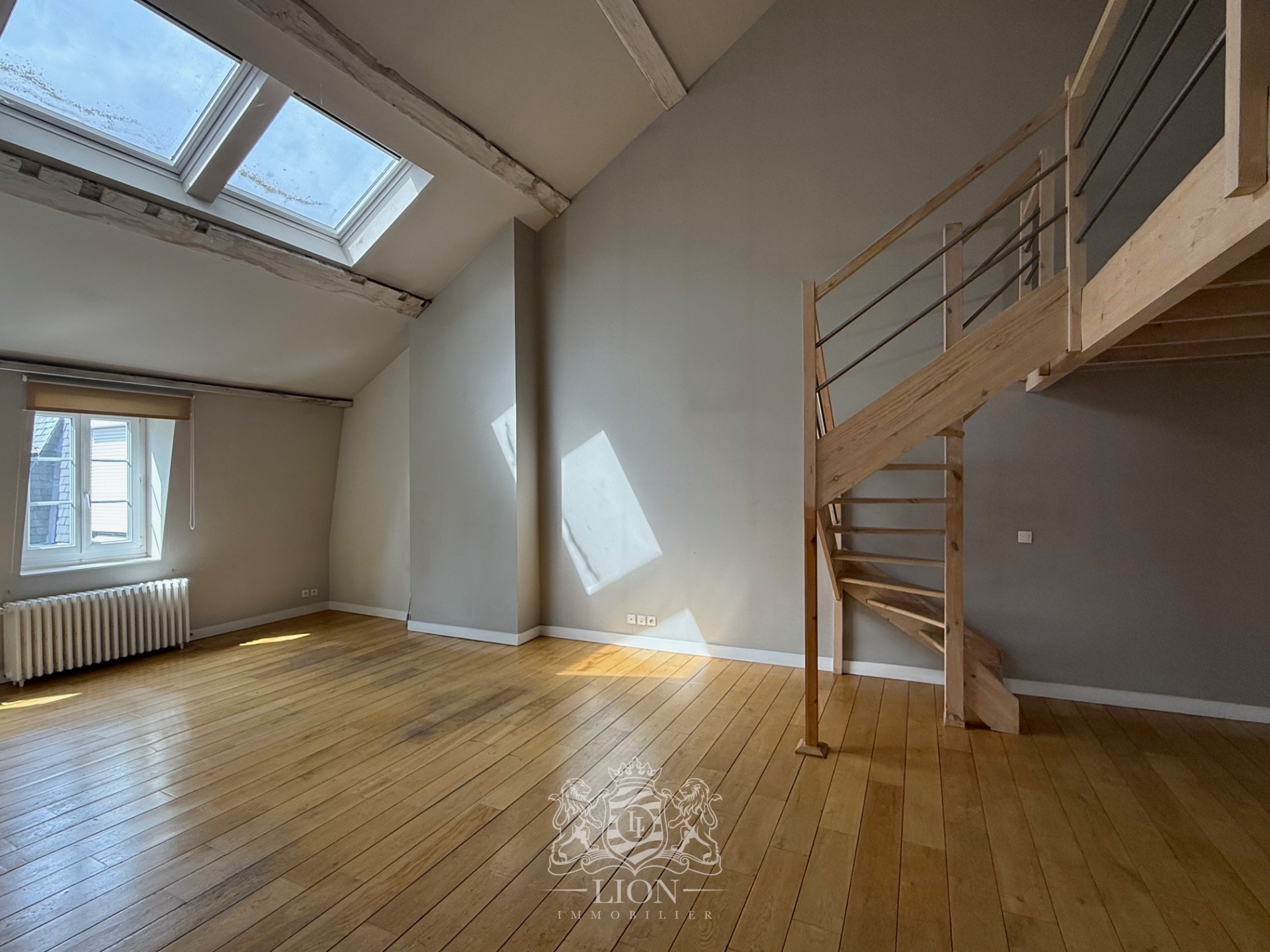 Aqvw vieux lille type 5 en duplex avec parking Photo 6 - Le Lion Immobilier