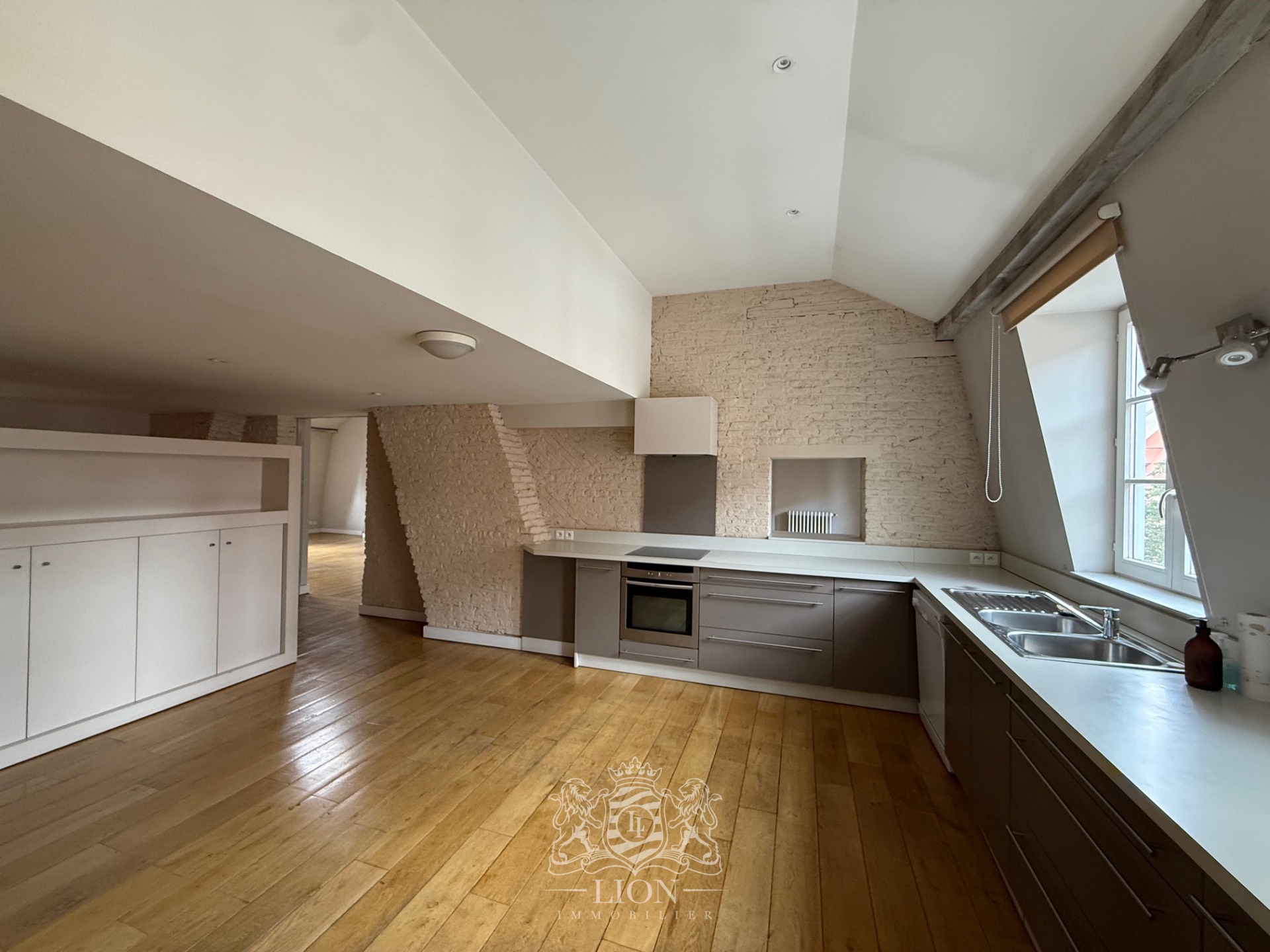 Aqvw vieux lille type 5 en duplex avec parking Photo 10 - Le Lion Immobilier