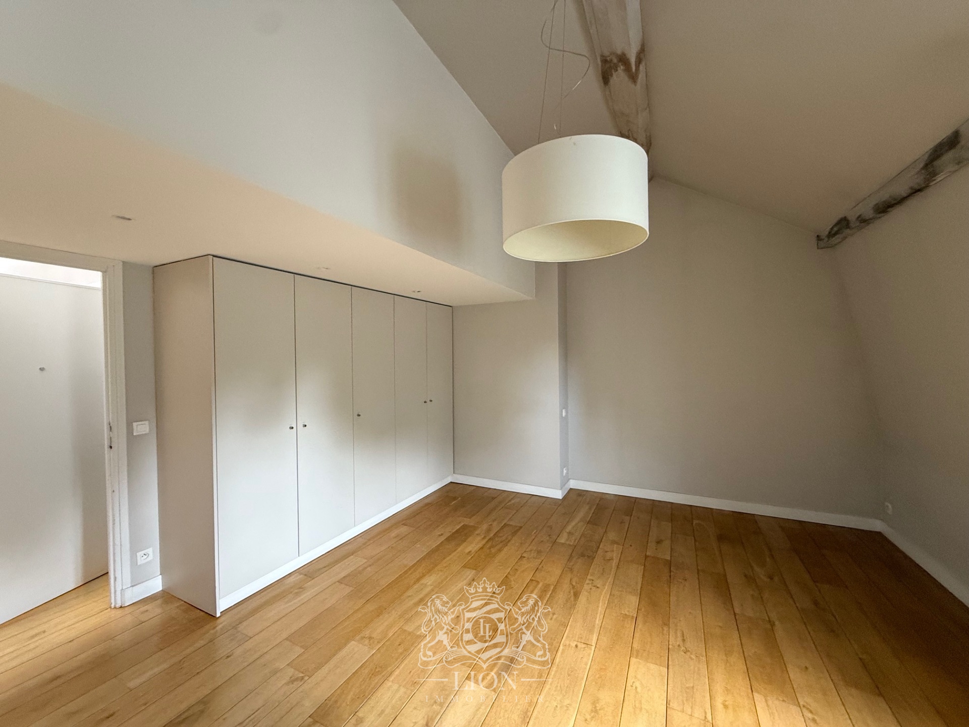 Aqvw vieux lille type 5 en duplex avec parking Photo 15 - Le Lion Immobilier