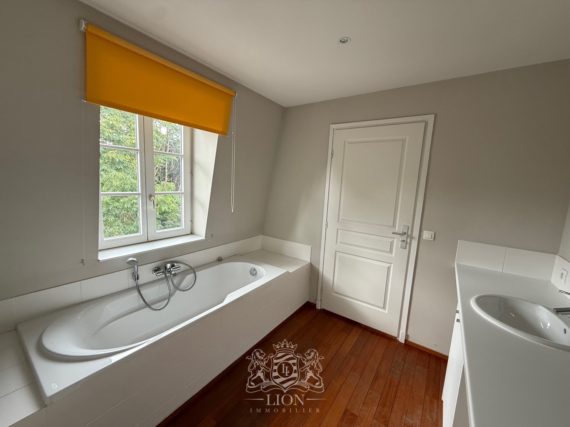 Aqvw vieux lille type 5 en duplex avec parking Photo 16 - Le Lion Immobilier