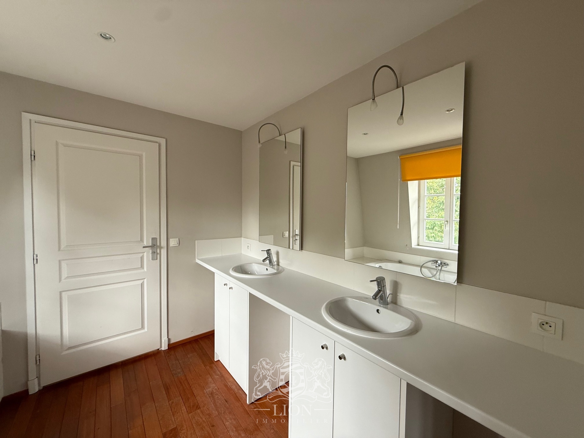 Aqvw vieux lille type 5 en duplex avec parking Photo 17 - Le Lion Immobilier