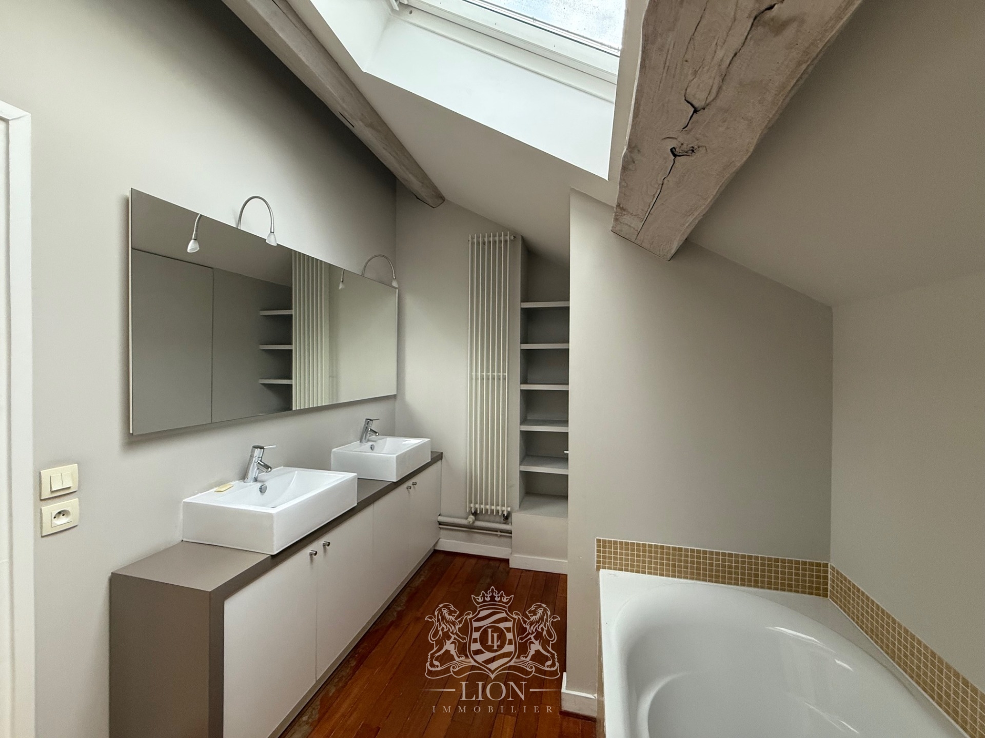 Aqvw vieux lille type 5 en duplex avec parking Photo 19 - Le Lion Immobilier