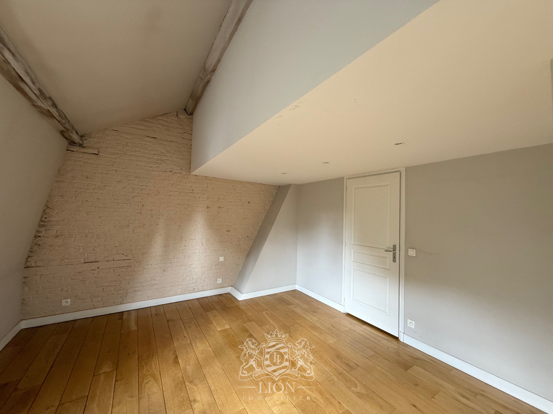 Aqvw vieux lille type 5 en duplex avec parking Photo 21 - Le Lion Immobilier