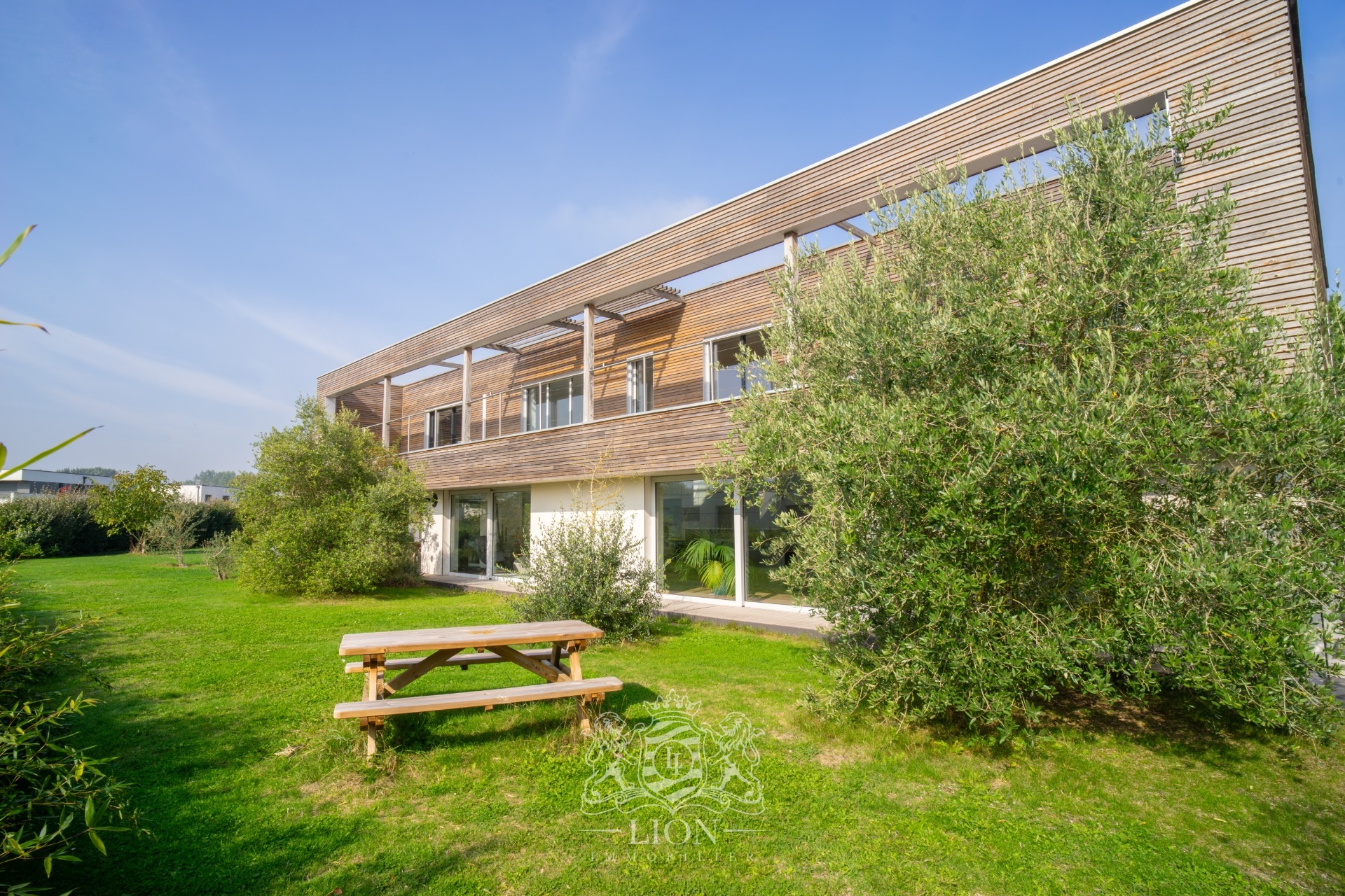 Arcv merignies maison d architecte avec piscine Photo 15 - Le Lion Immobilier