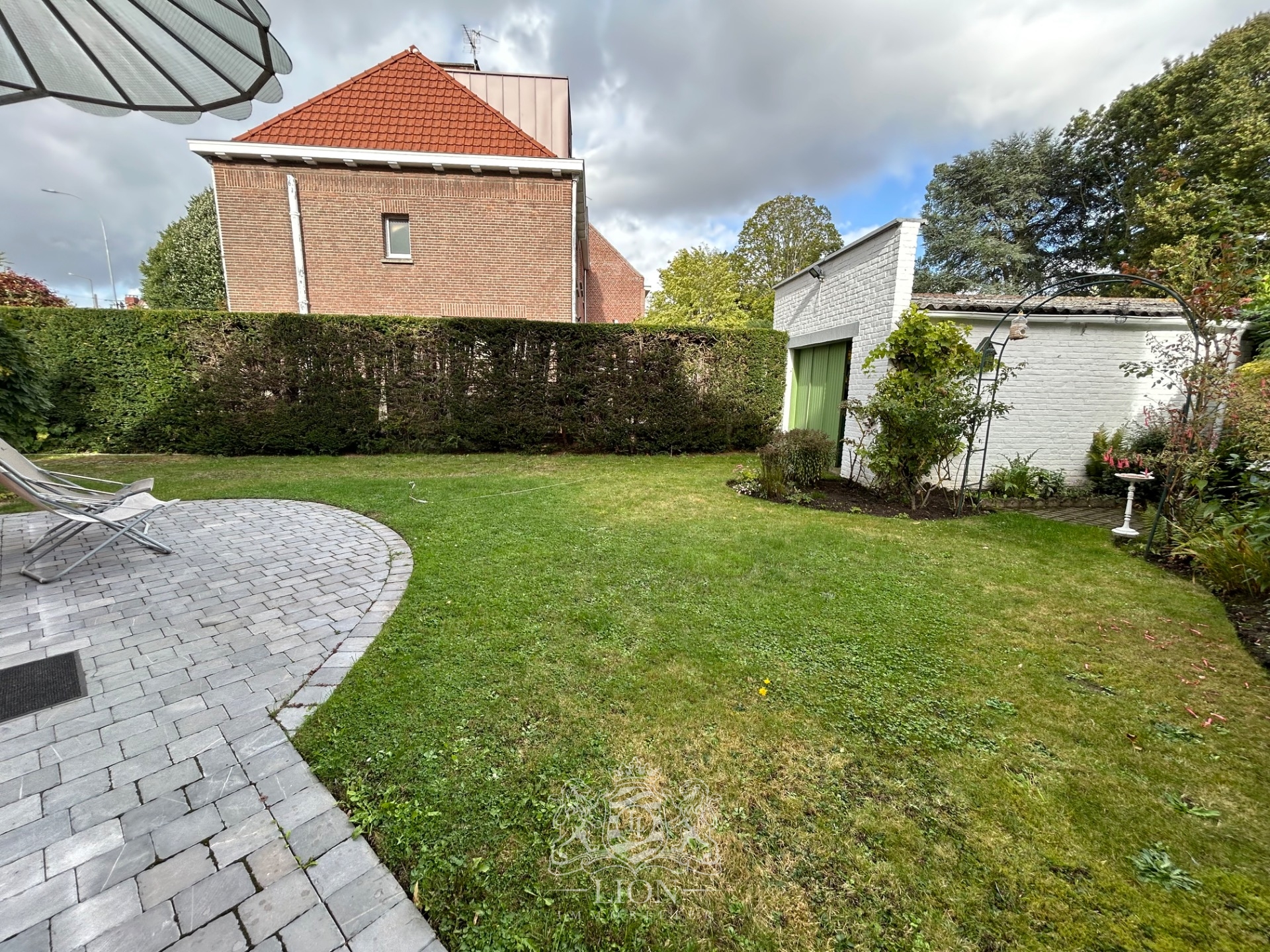 Une adresse d exception pour cette maison semi individuelle Photo 1 - Le Lion Immobilier