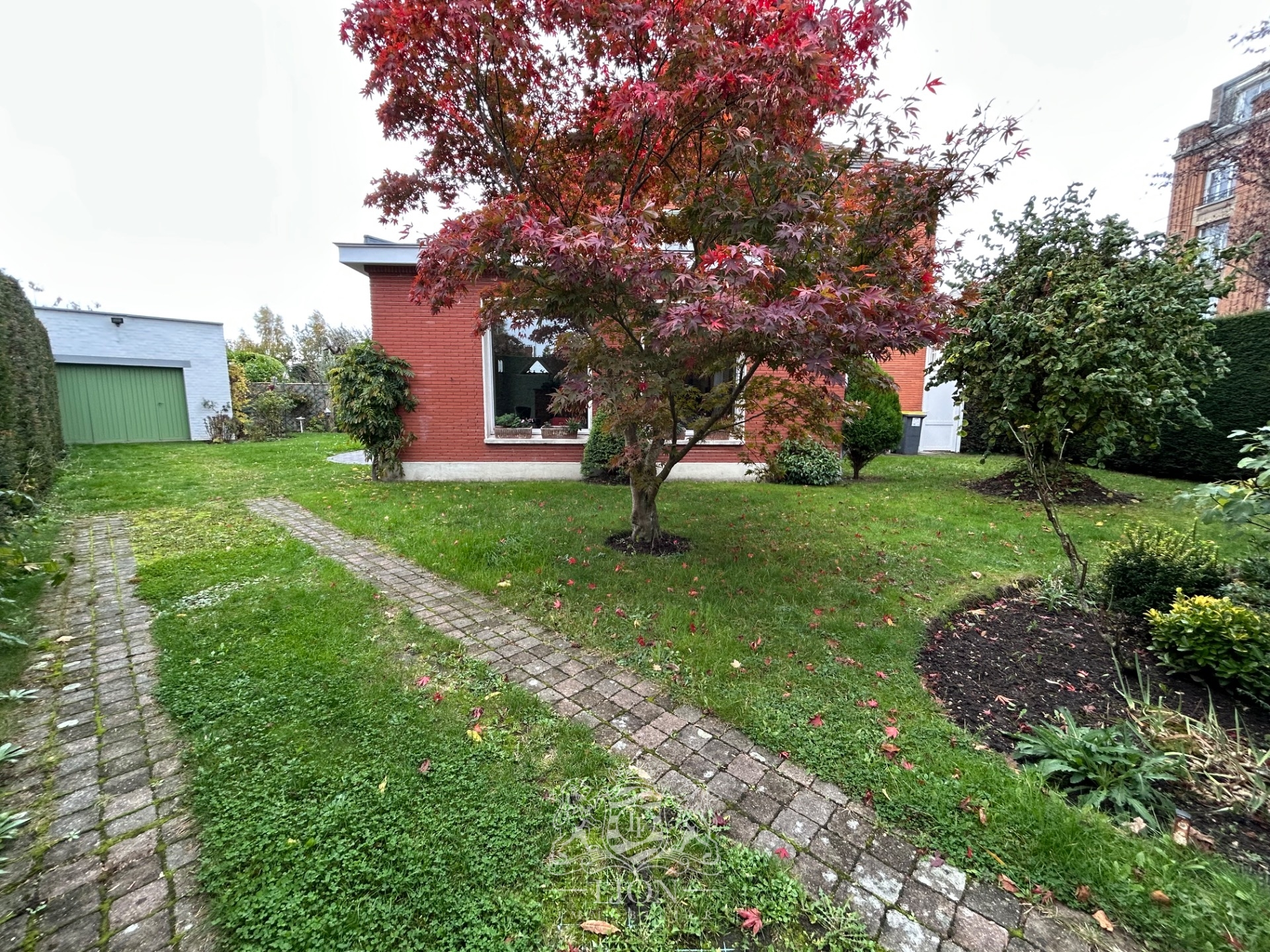 Une adresse d exception pour cette maison semi individuelle Photo 1 - Le Lion Immobilier