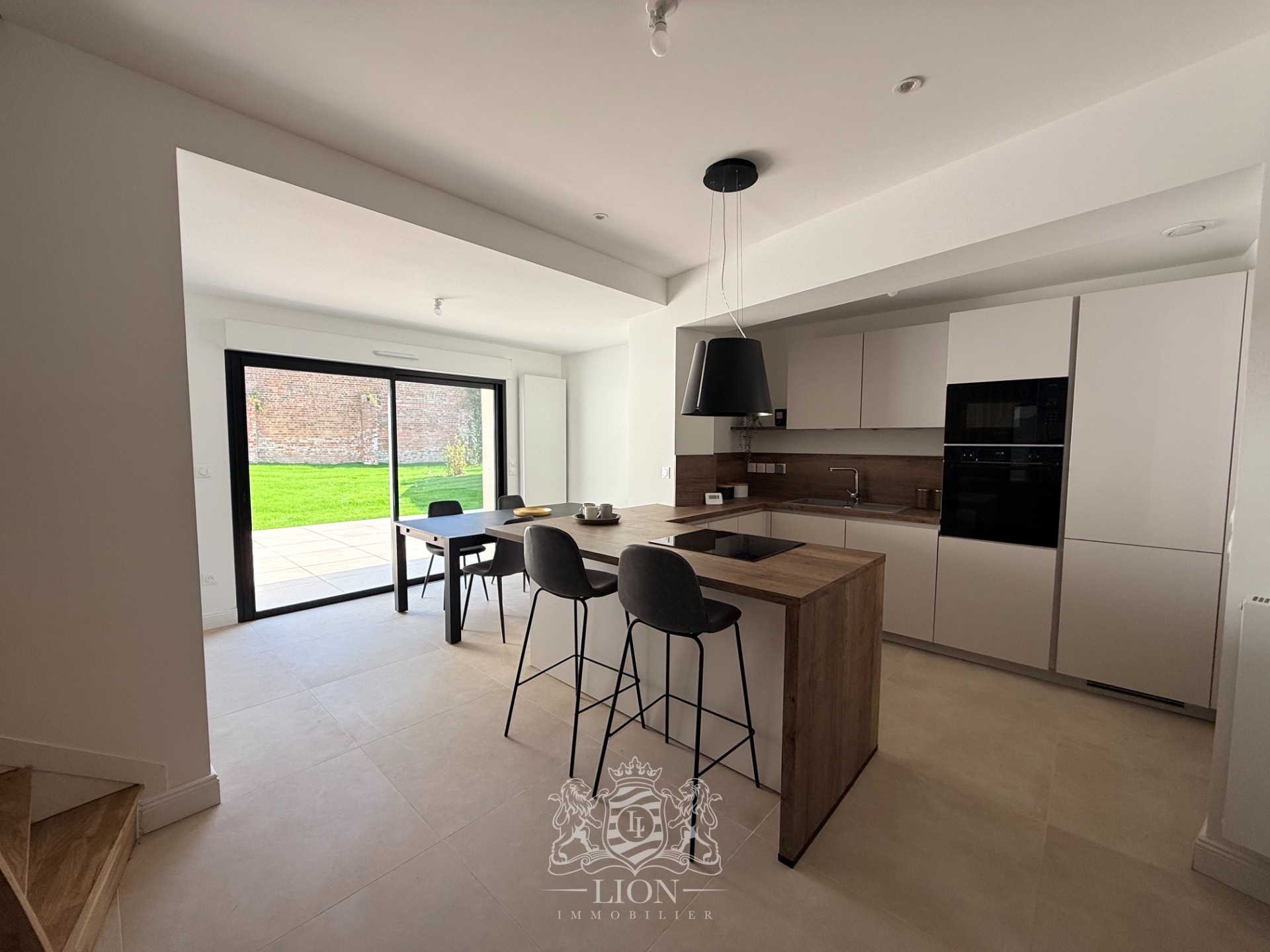 Large maison idealement situee entre mairie et hippodrome Photo 1 - Le Lion Immobilier Large maison idealement situee entre mairie et hippodrome Photo 1 - Le Lion Immobilier