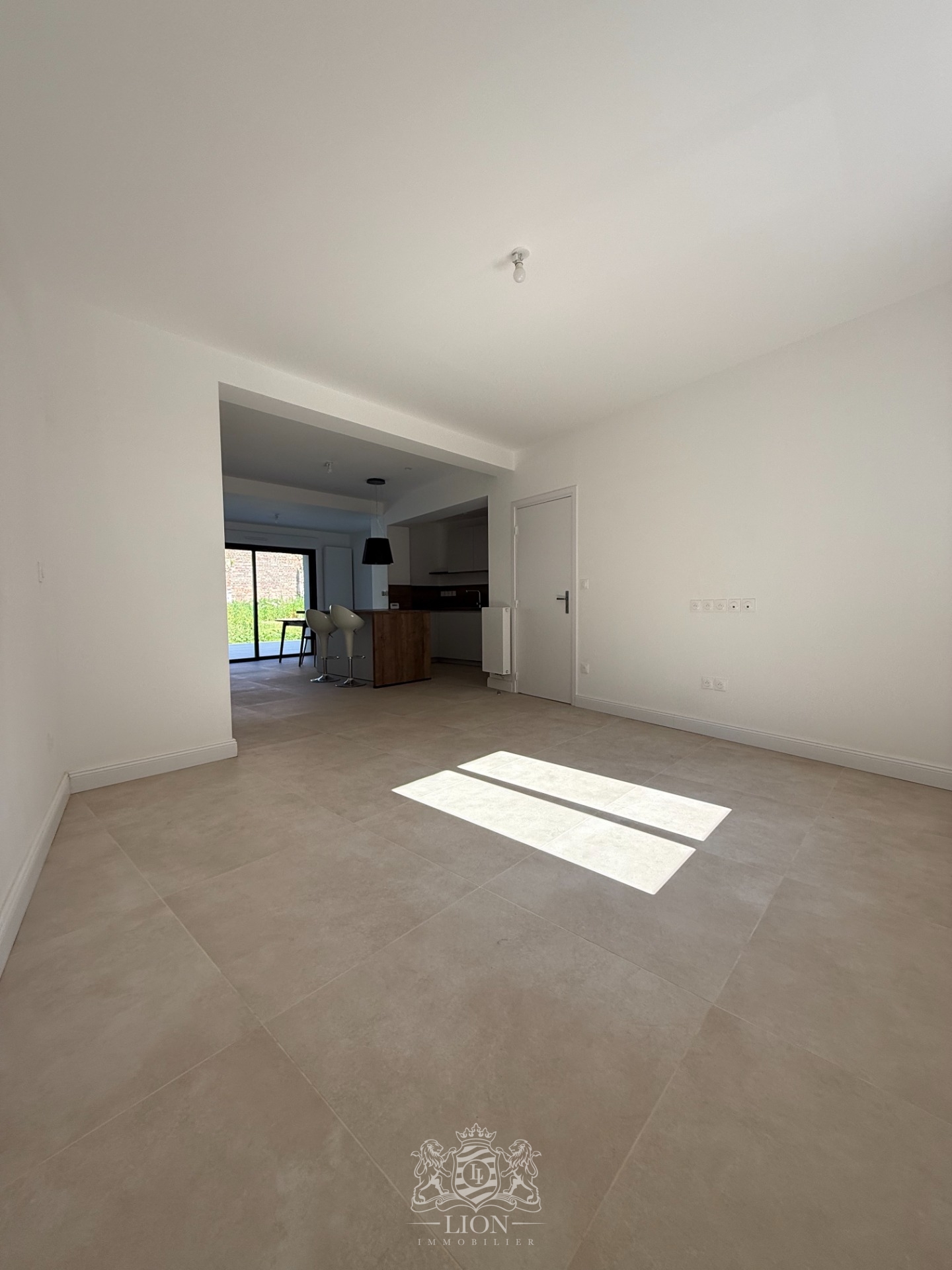 Large maison idealement situee entre mairie et hippodrome Photo 3 - Le Lion Immobilier Large maison idealement situee entre mairie et hippodrome Photo 3 - Le Lion Immobilier