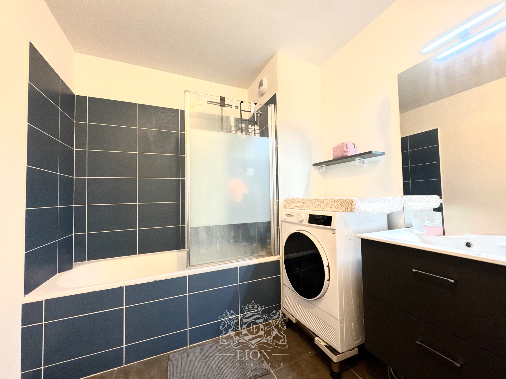 Beau t3 lumineux en residence neuve parkings et jardin Photo 8 - Le Lion Immobilier Beau t3 lumineux en residence neuve parkings et jardin Photo 8 - Le Lion Immobilier