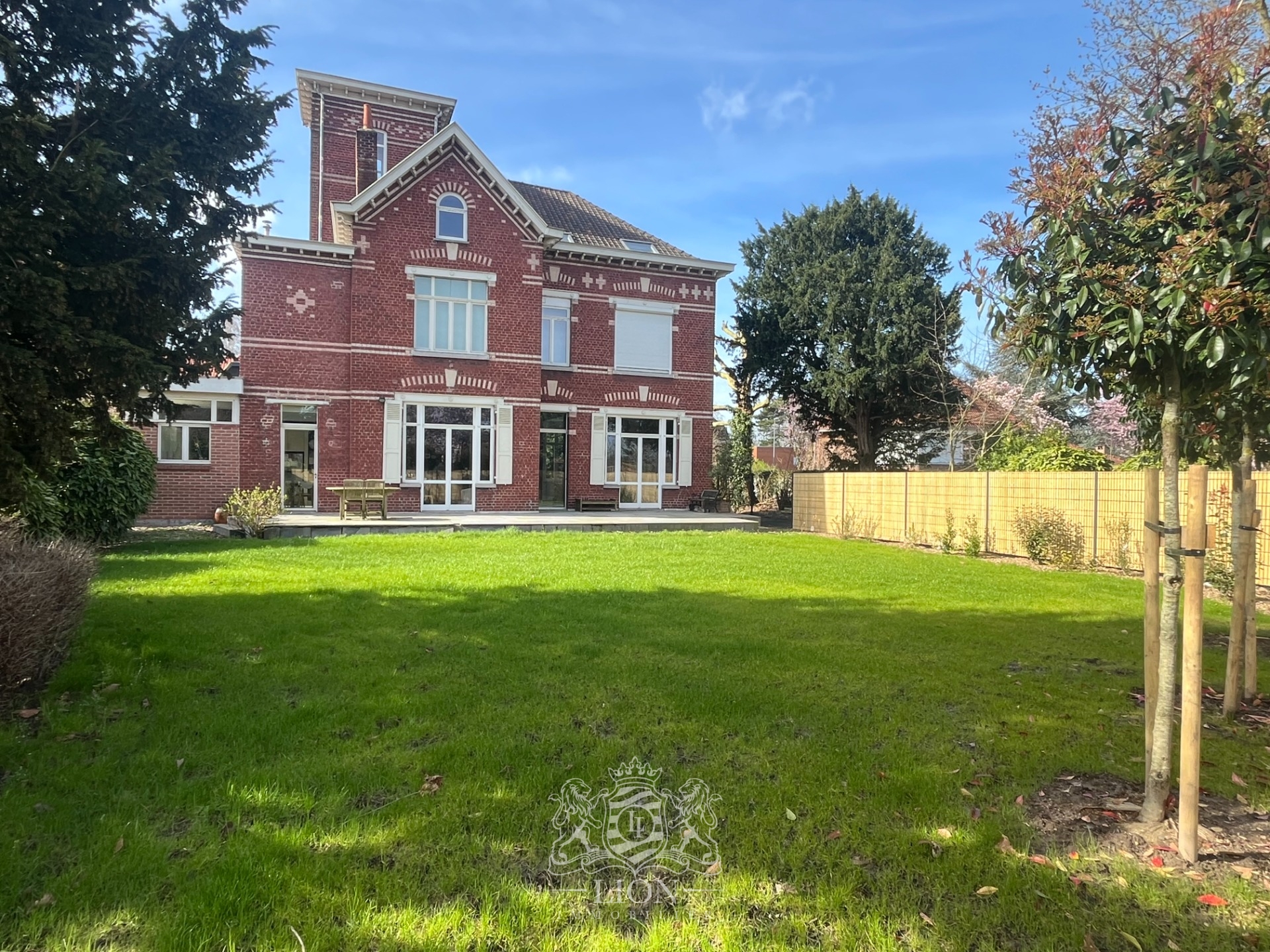 Maison de maitre individuelle de 285 m au coeur de ascq Photo 1 - Le Lion Immobilier