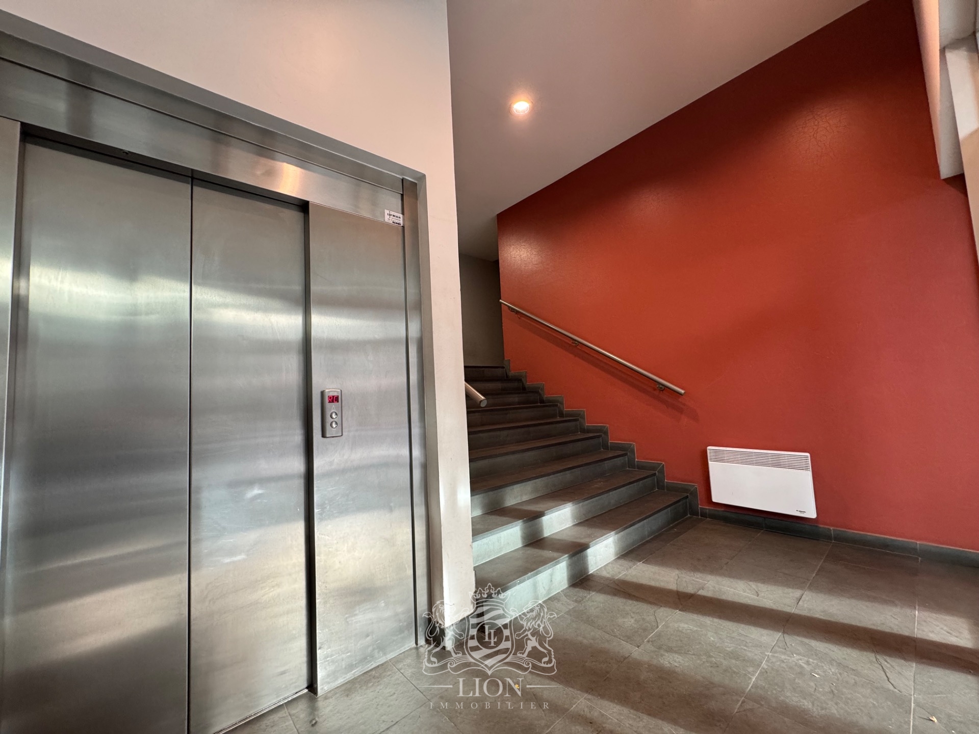 Appartement t2 de 48 m avec terrasse lille grand palais Photo 3 - Le Lion Immobilier