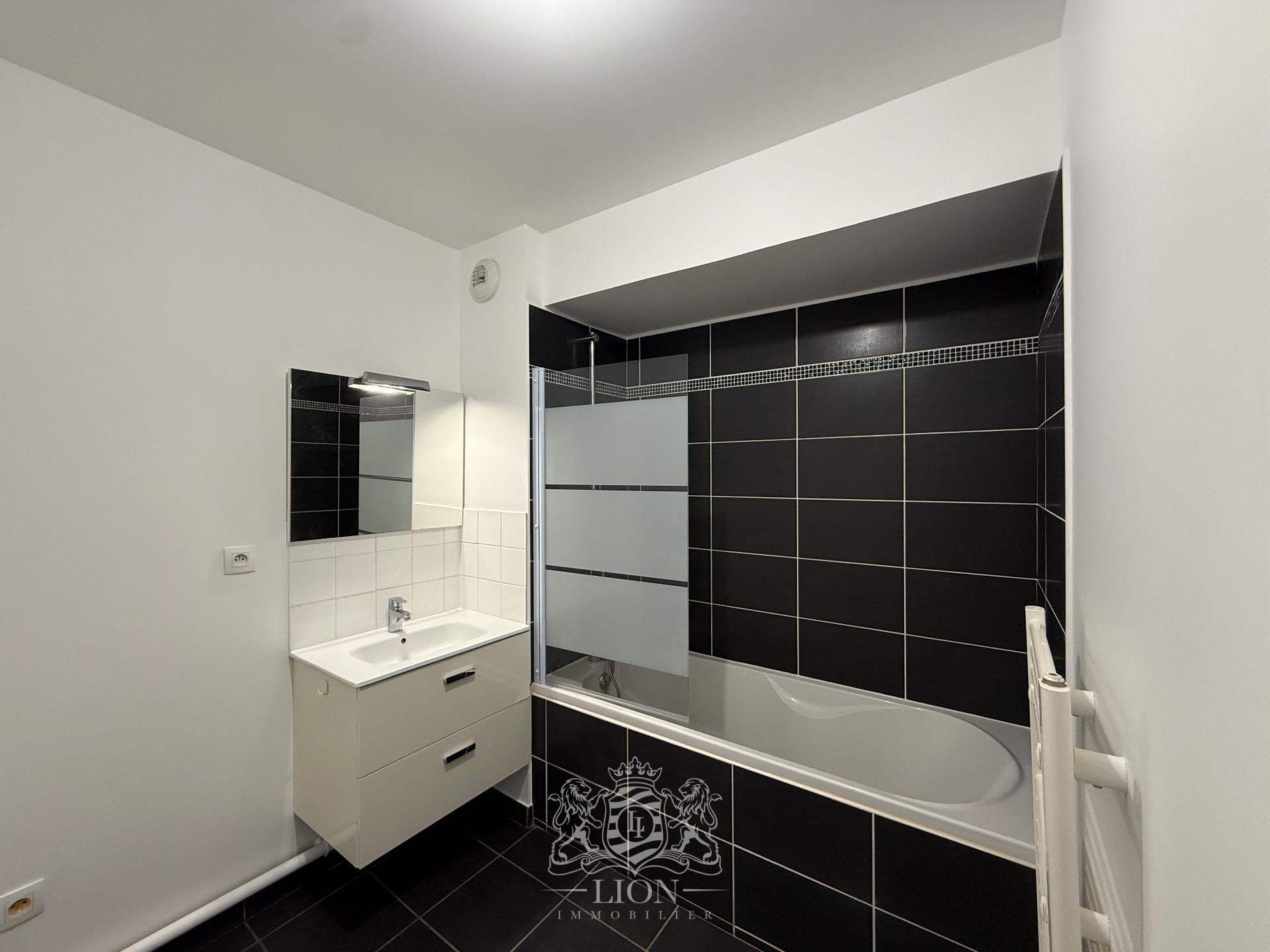 Arru haubourdin t2 avec parking Photo 6 - Le Lion Immobilier Arru haubourdin t2 avec parking Photo 6 - Le Lion Immobilier