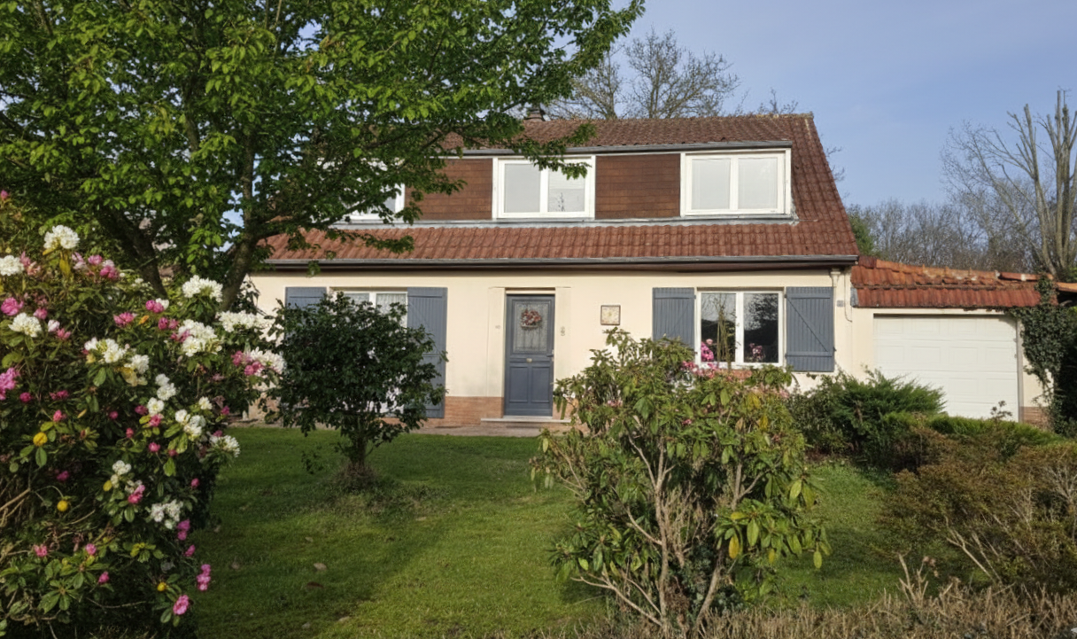 Grande maison familiale avec grand jardin et garage Photo 3 - Le Lion Immobilier Grande maison familiale avec grand jardin et garage Photo 3 - Le Lion Immobilier