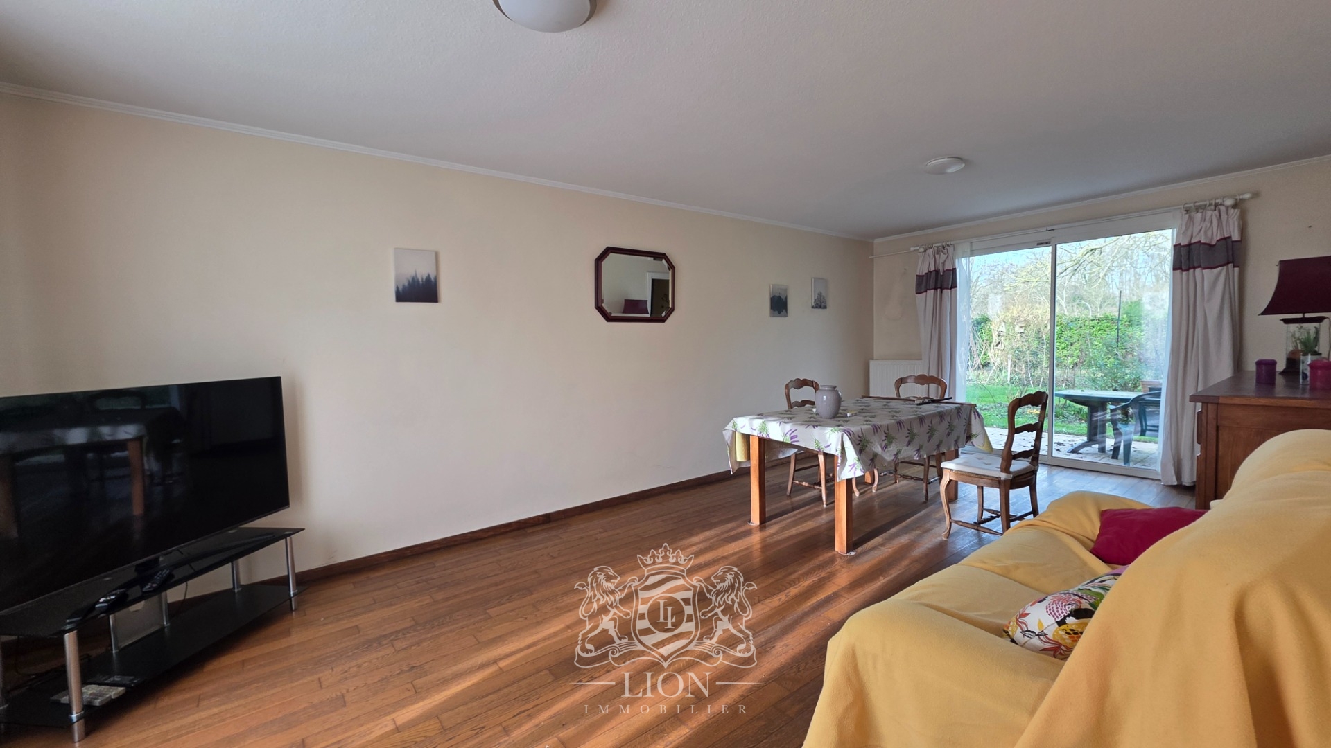 Grande maison familiale avec grand jardin et garage Photo 4 - Le Lion Immobilier Grande maison familiale avec grand jardin et garage Photo 4 - Le Lion Immobilier